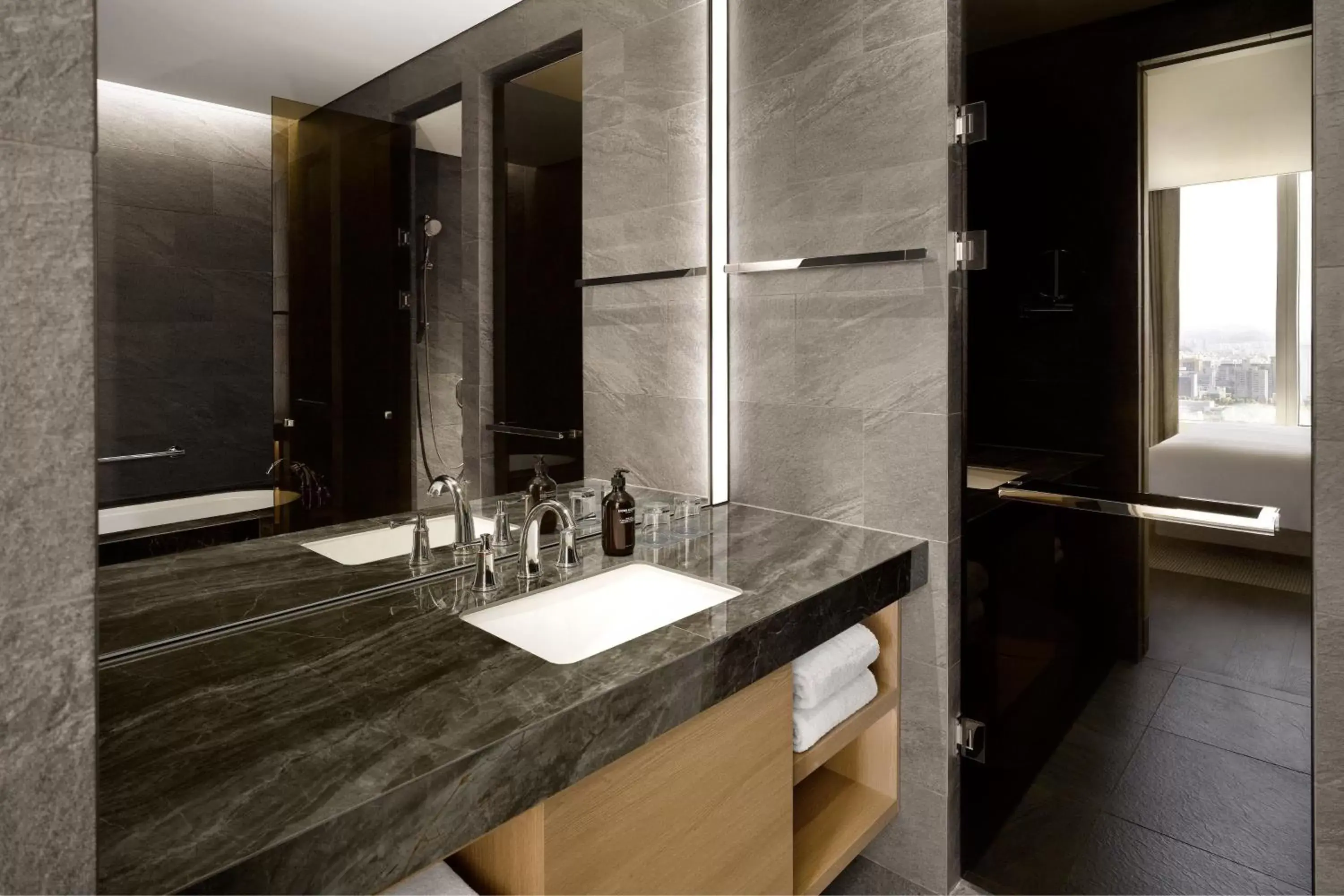 Bathroom in Hotel Onoma, Daejeon, Autograph Collection