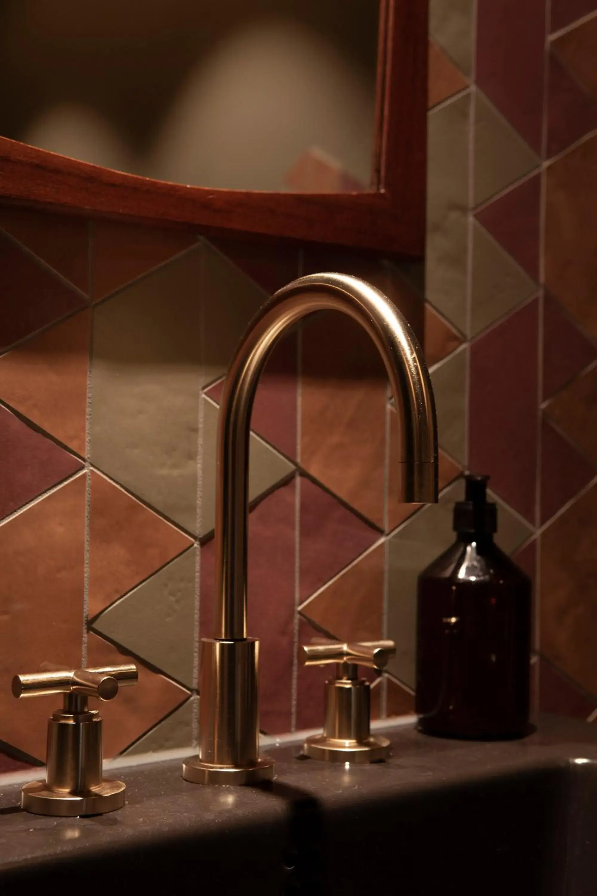 Decorative detail, Bathroom in Hotel V Fizeaustraat