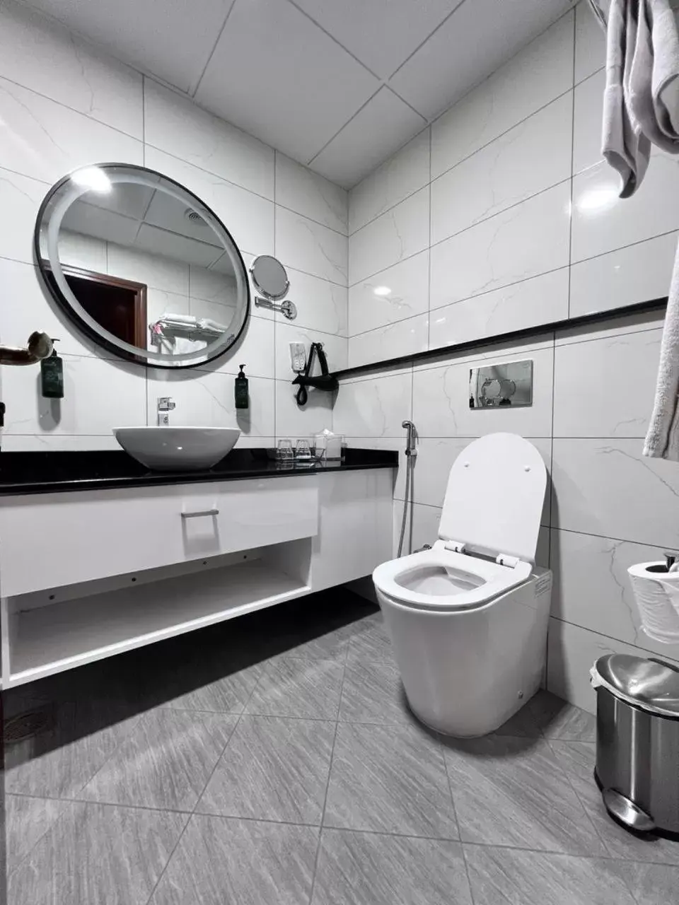 Bathroom in Howard Johnson Bur Dubai