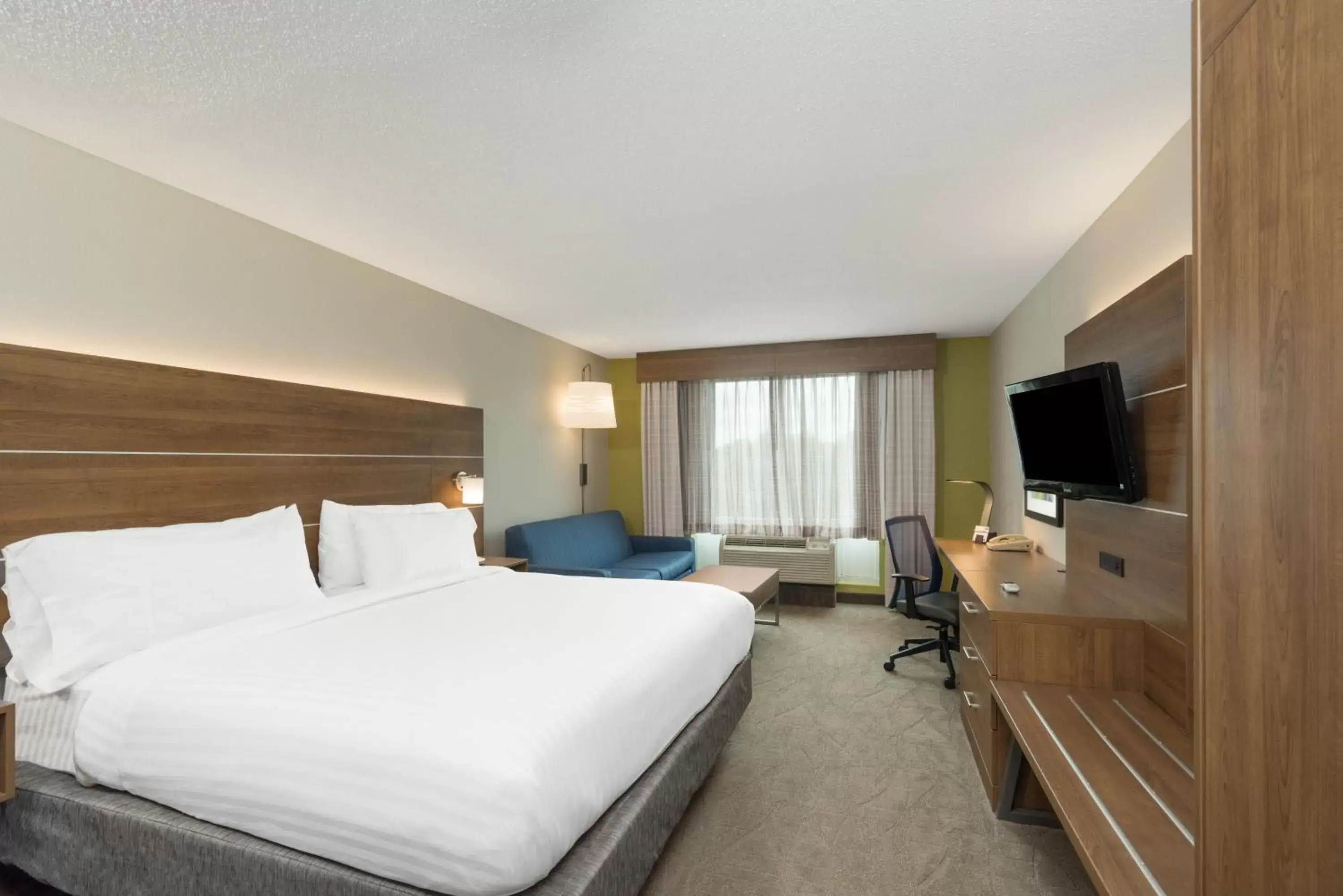 Photo of the whole room, Bed in Holiday Inn Express Hotel & Suites Frankfort, an IHG Hotel