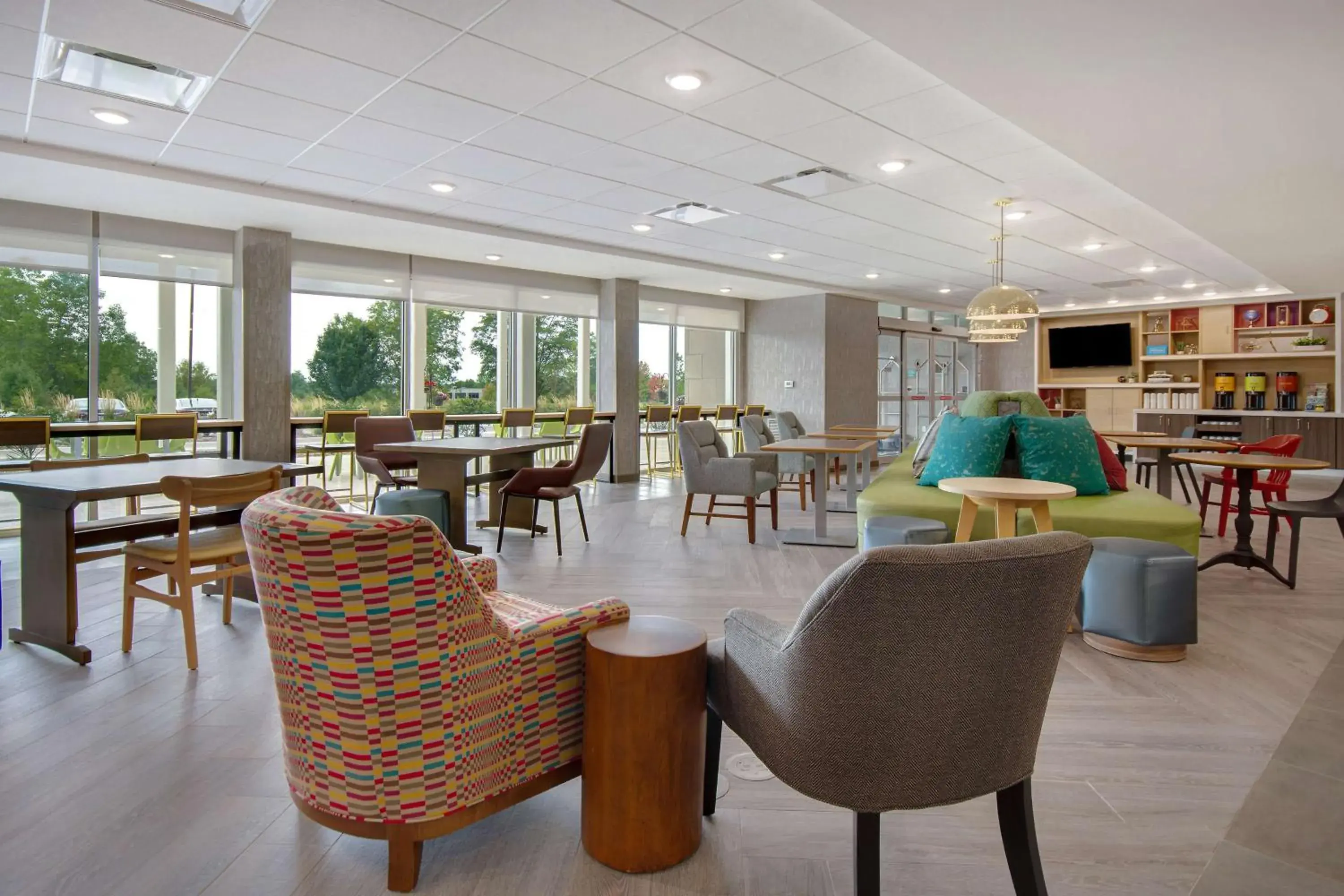 Lobby or reception, Restaurant/Places to Eat in Home2 Suites By Hilton Grand Rapids Airport