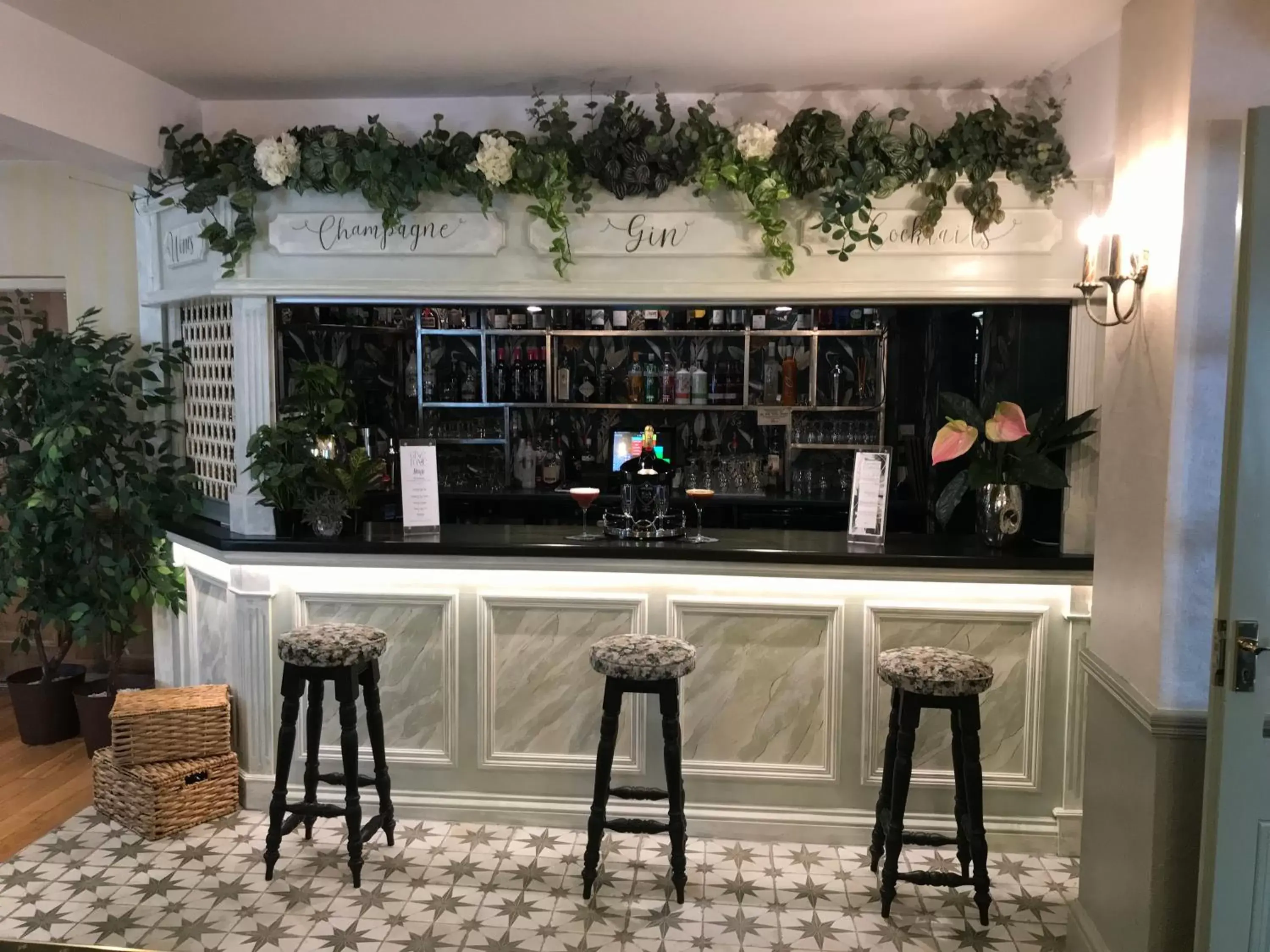 Lounge/Bar in Falcon Hotel