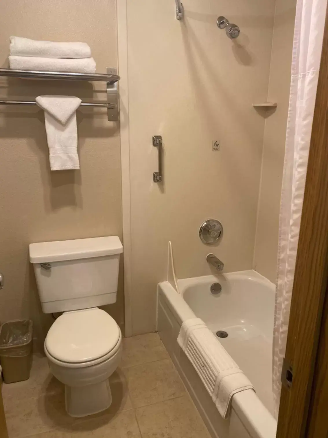 Bathroom in Comfort Inn Kirkland