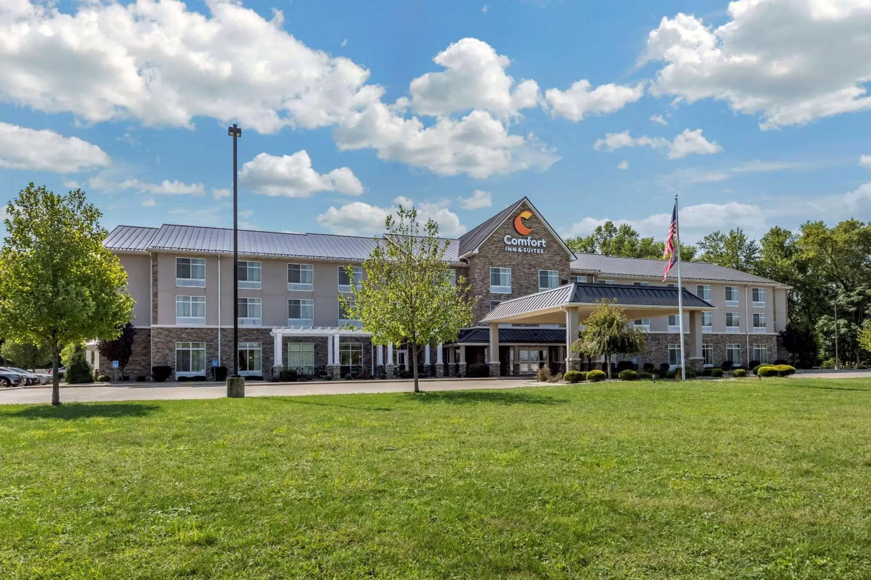 Property Building in Comfort Inn & Suites