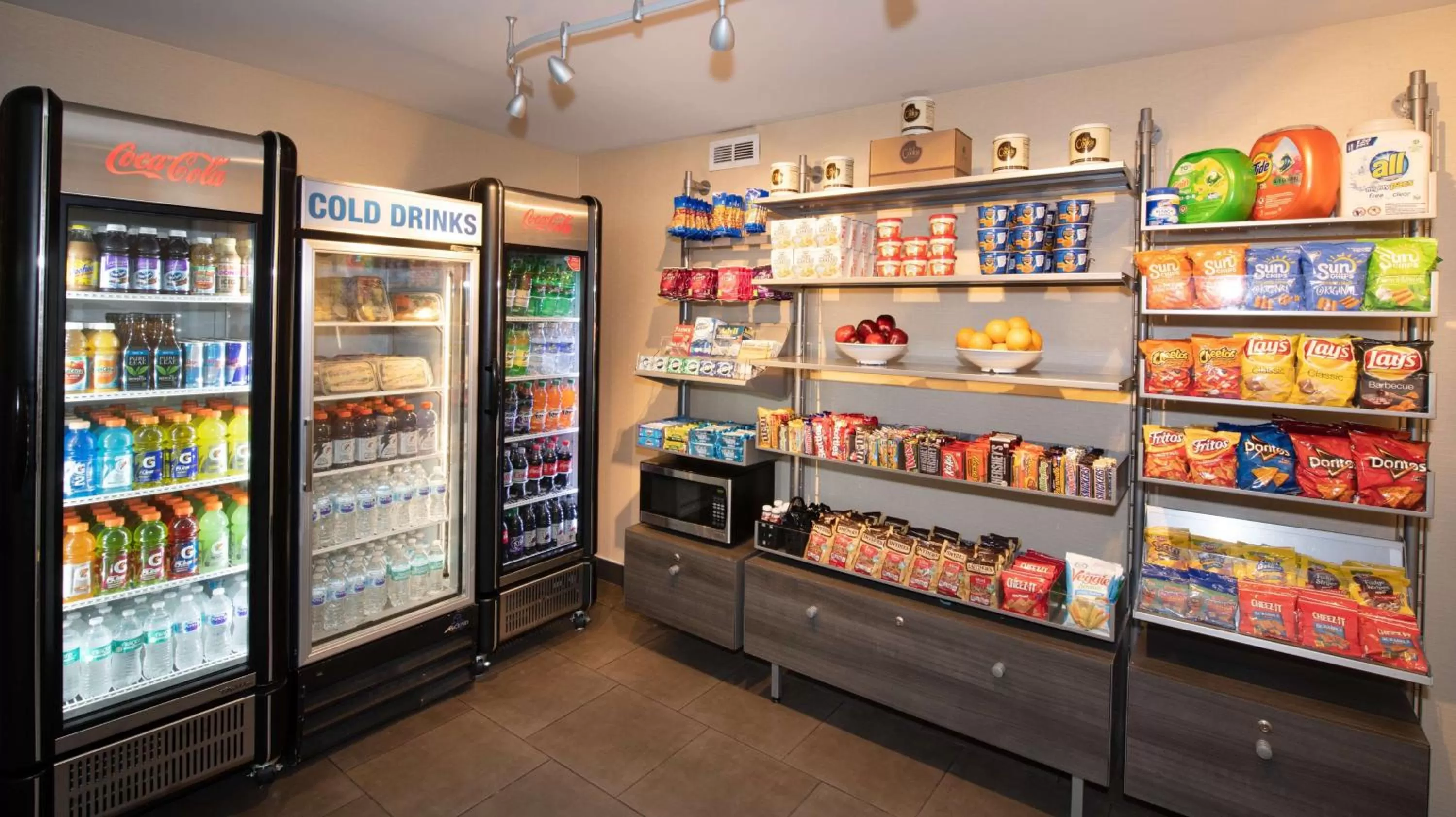 Restaurant/places to eat in DoubleTree Hotel & Suites Charleston Airport