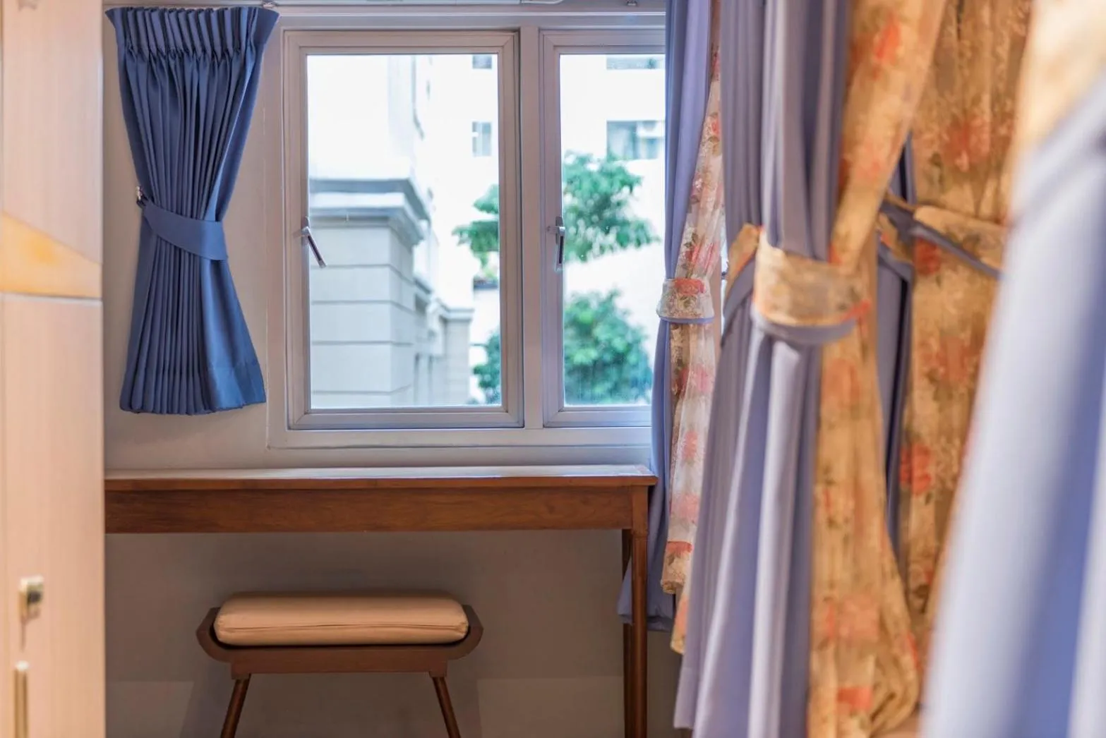 Kinnon Deluxe Hostel Coworking Cafe