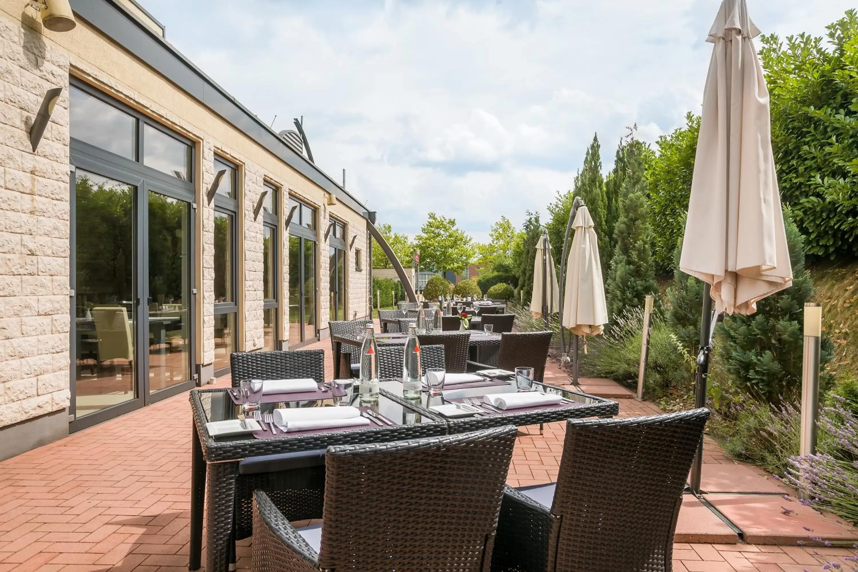 Patio, Restaurant/Places to Eat in Select Hotel Oberhausen