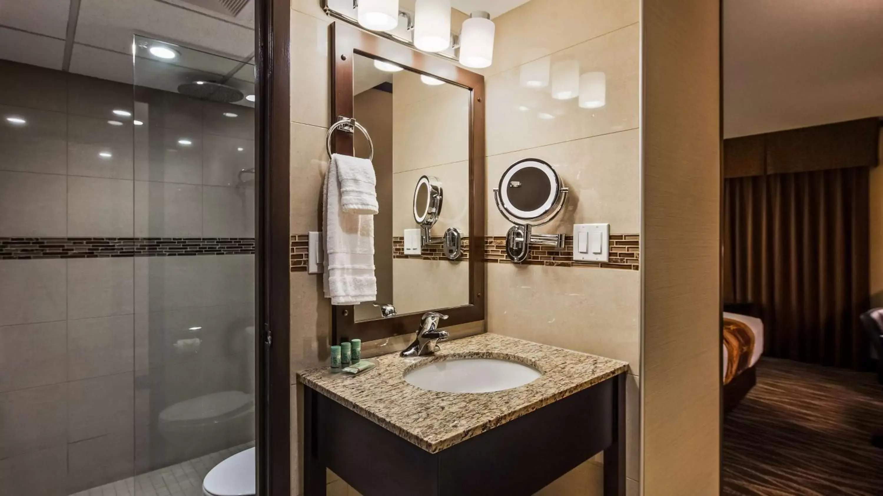 Bathroom in Best Western Wayside Inn