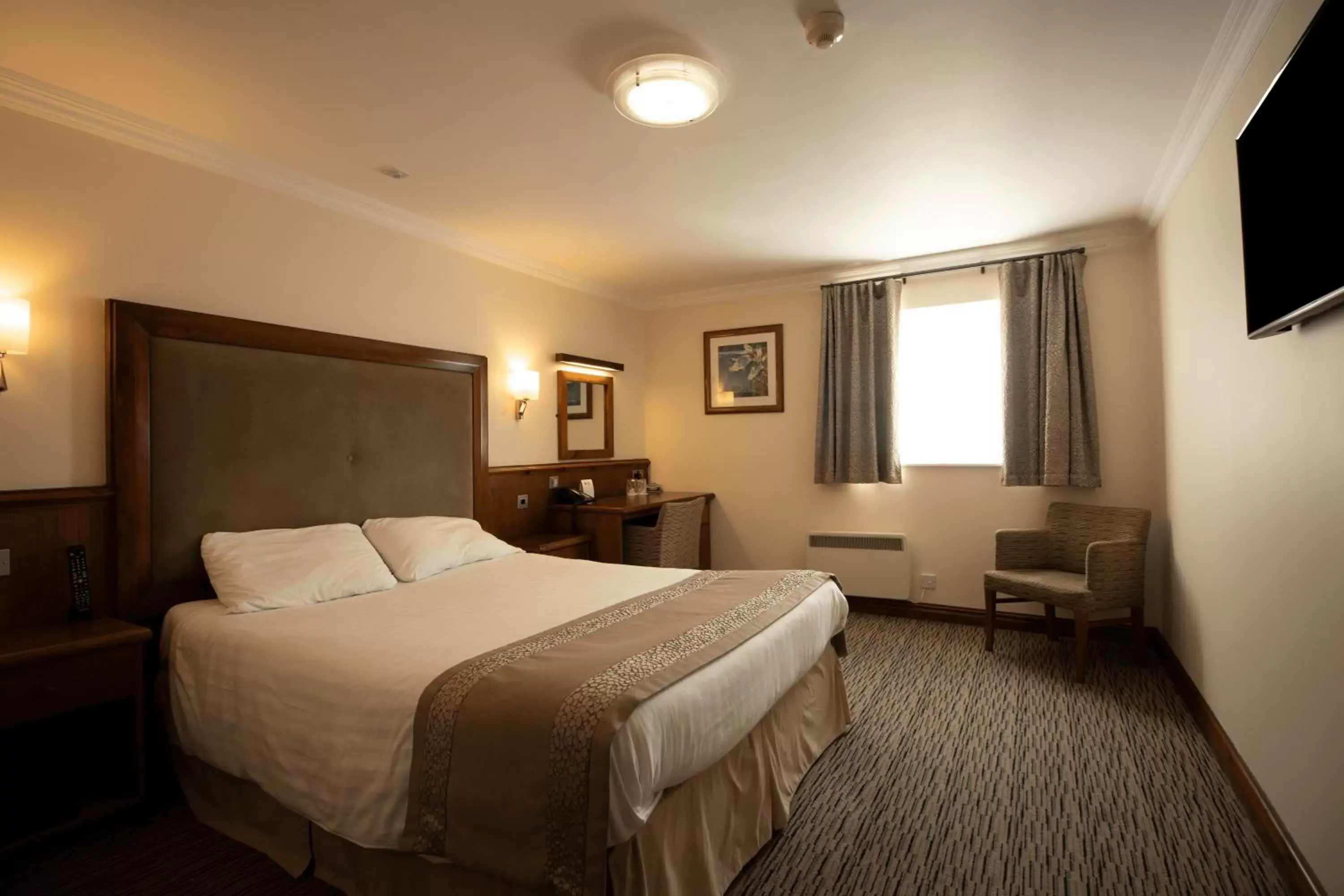 Bed in Best Western Plus Pastures Hotel