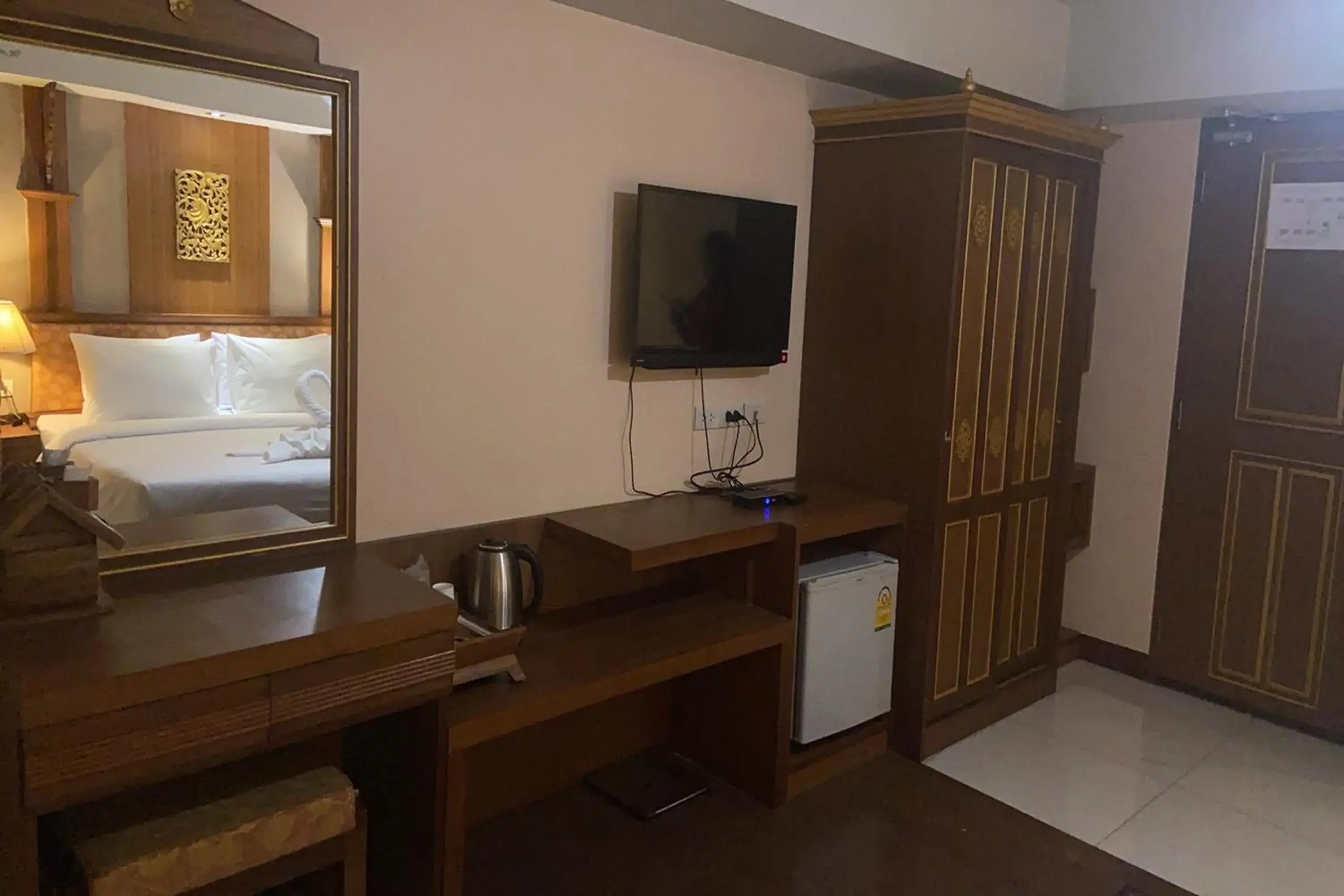 Bedroom, TV/Entertainment Center in Kim Hotel @ Morleng