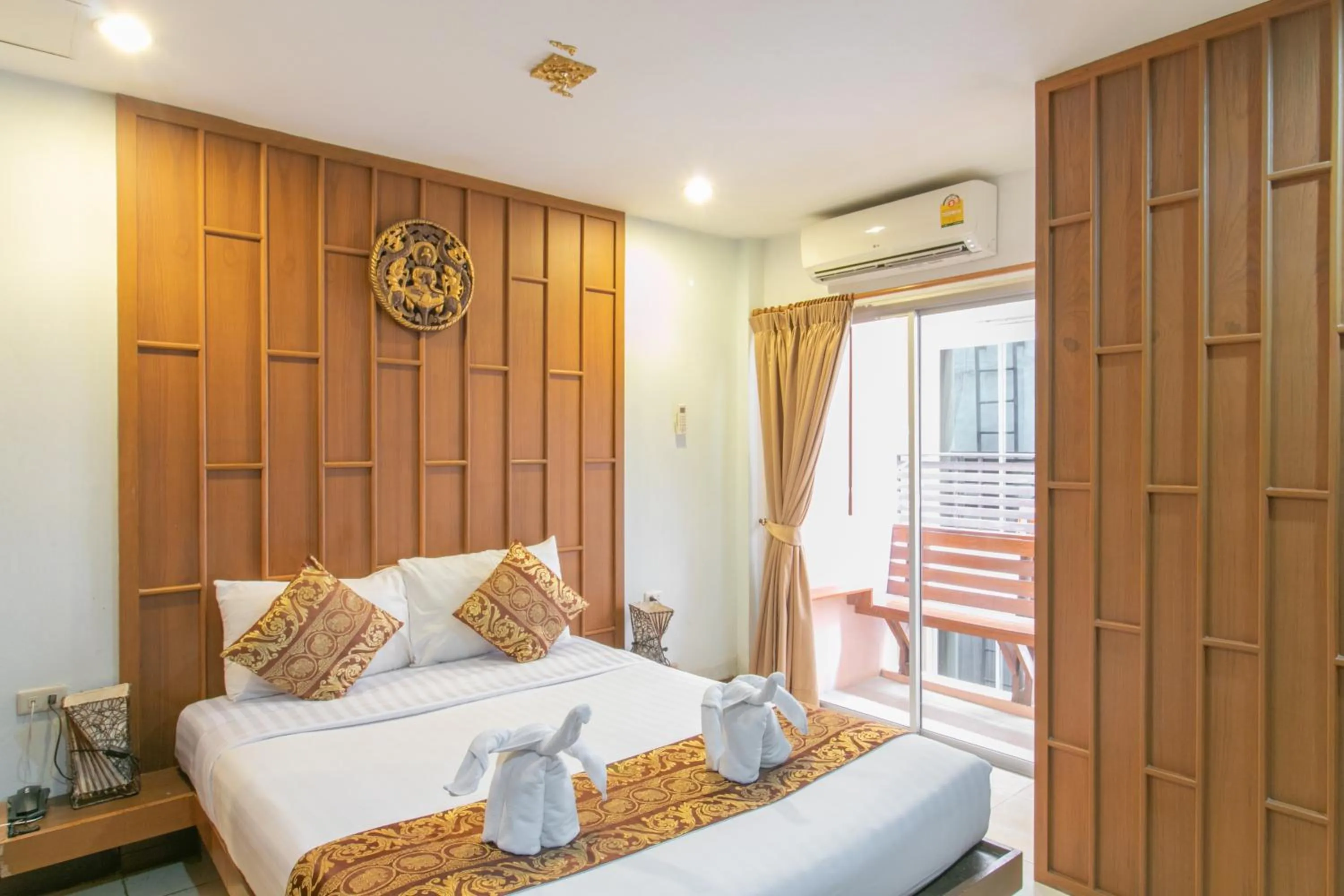 Photo of the whole room, Bed in Lotus Hotel Patong