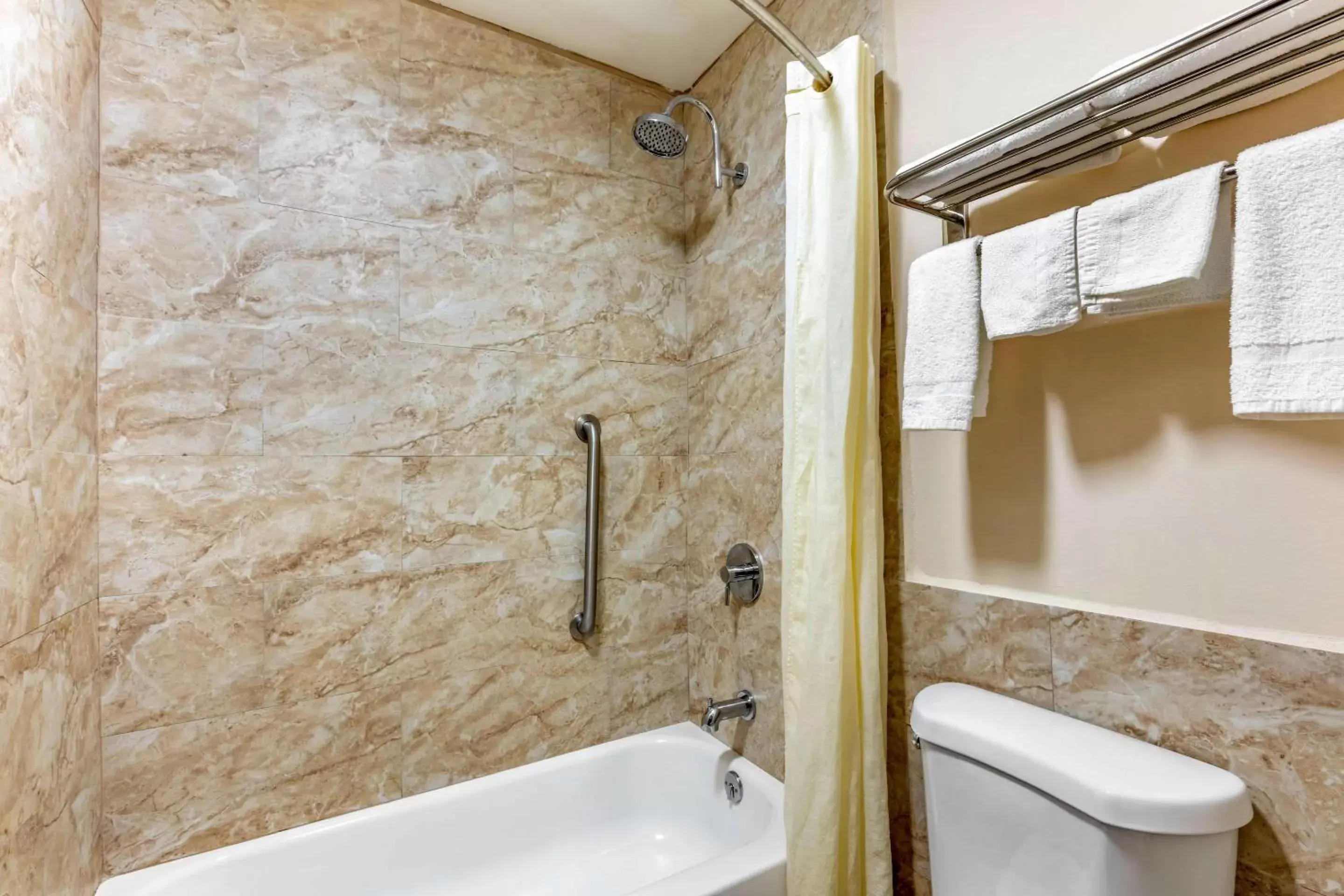 Bedroom, Bathroom in Econo Lodge Kosciusko