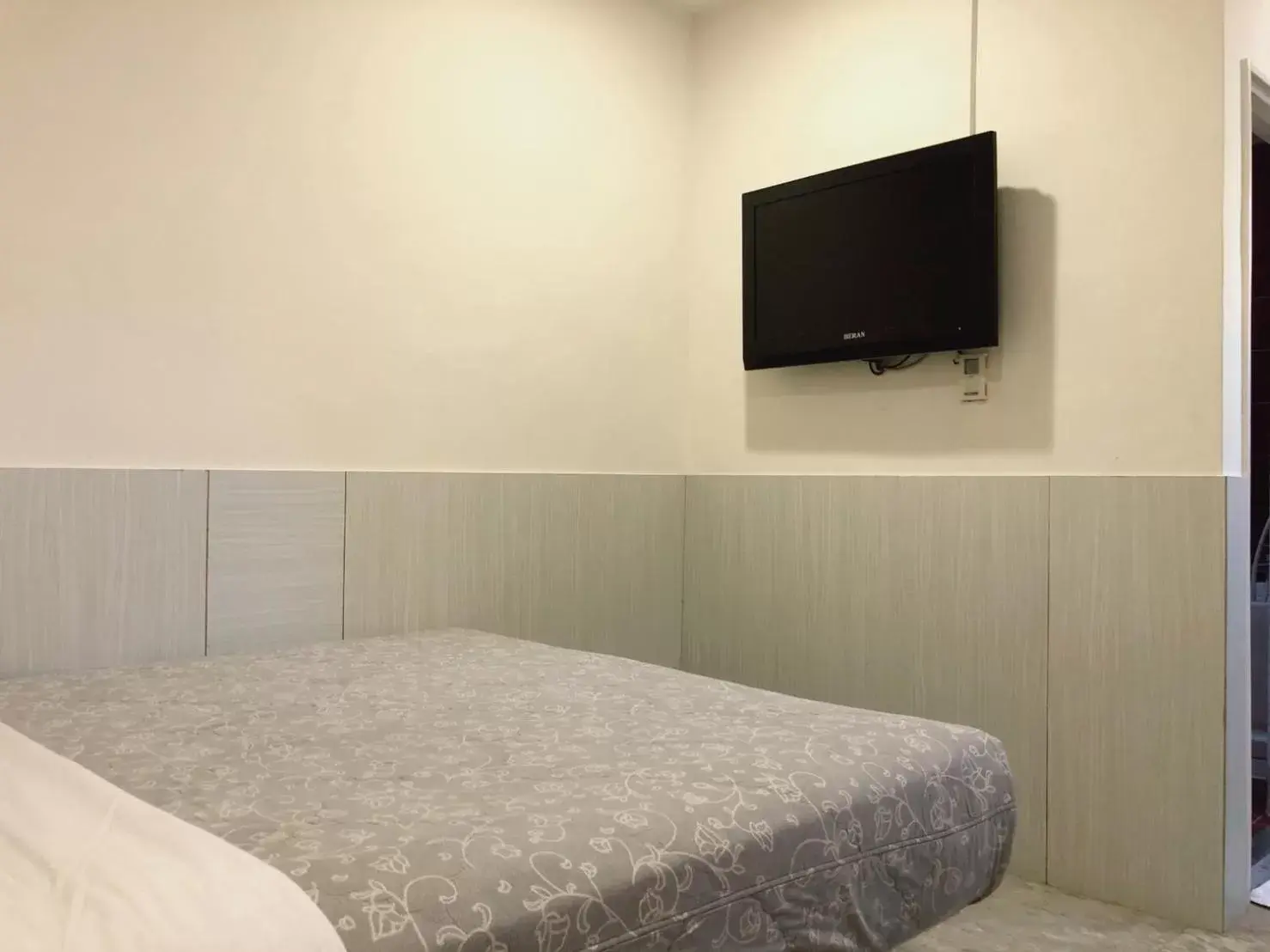 Bed, TV/Entertainment Center in Ruei Gung Business Hotel Kaohsiung