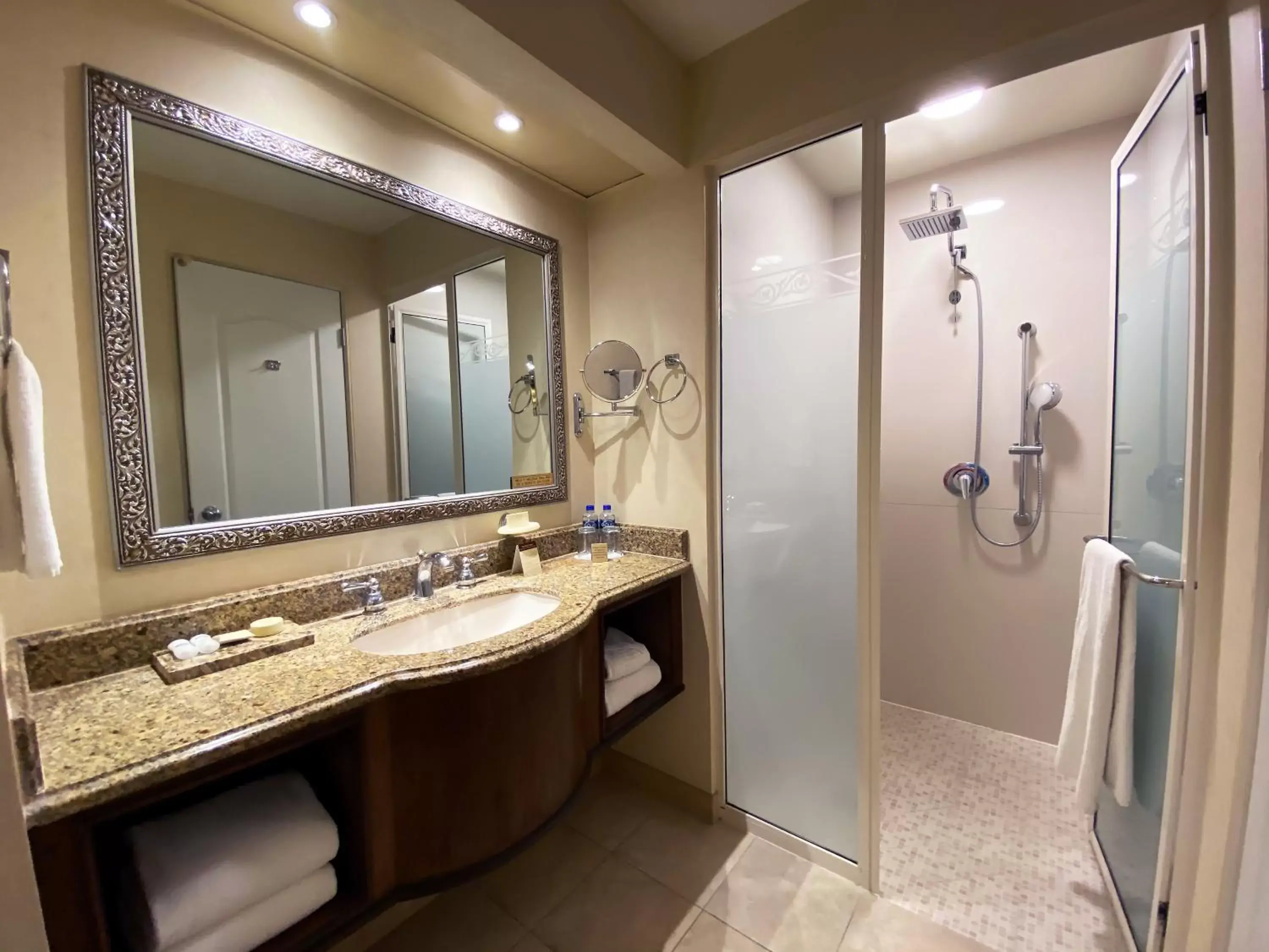 Bathroom in Safi Royal Luxury Centro