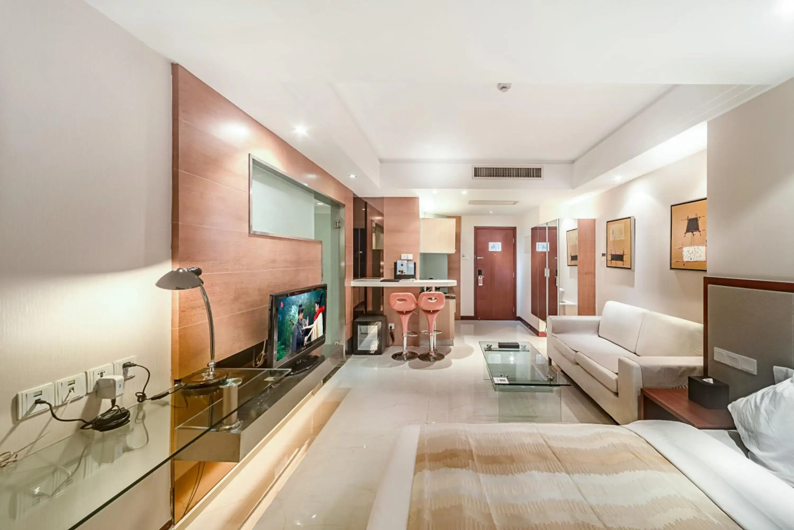 Photo of the whole room, Seating Area in Haikou Mingguang Shengyi Hotel (Previous Mingguang International Hotel)