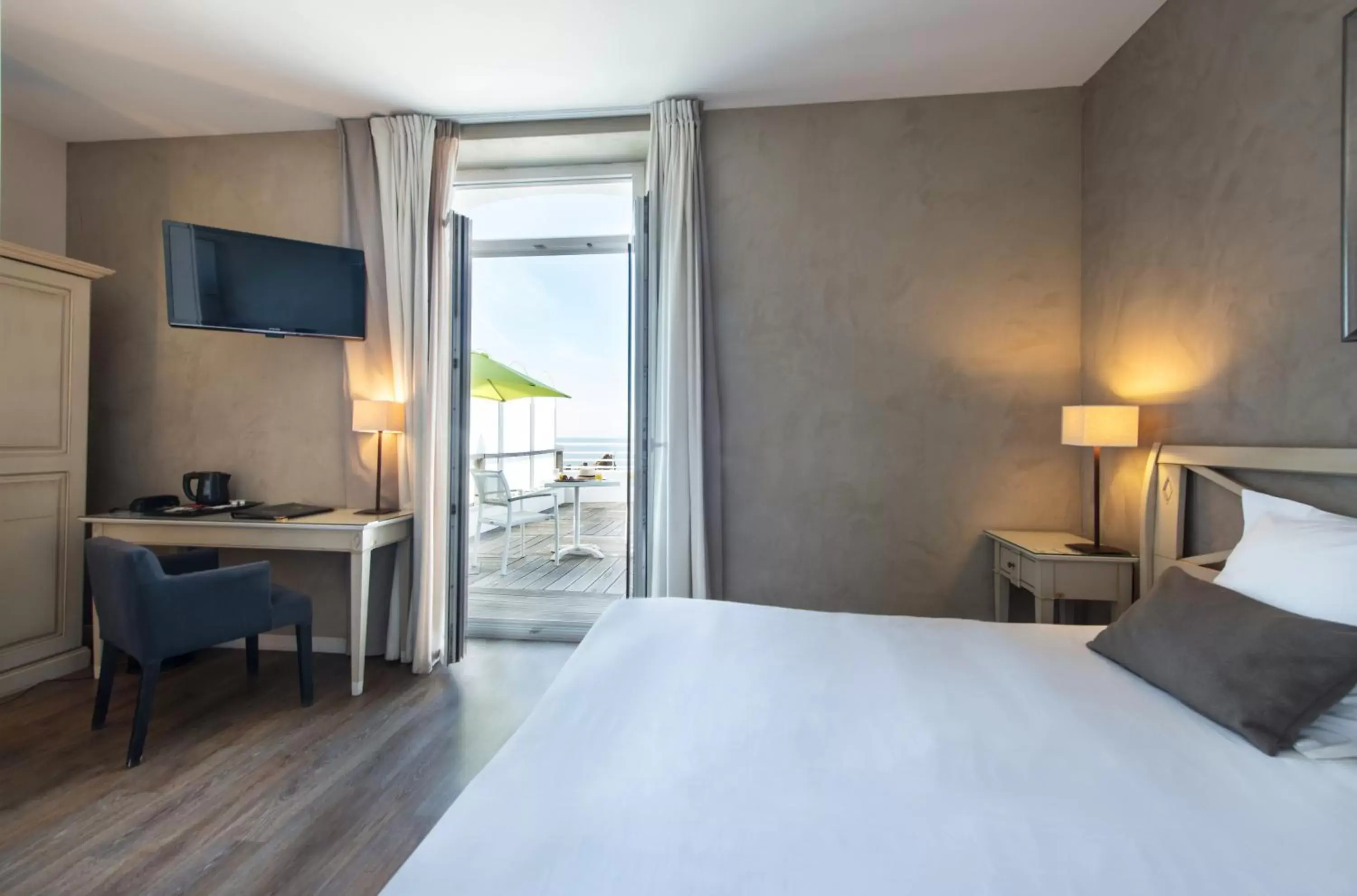 Photo of the whole room, Bed in Best Western Hotel De La Plage Saint Marc sur Mer