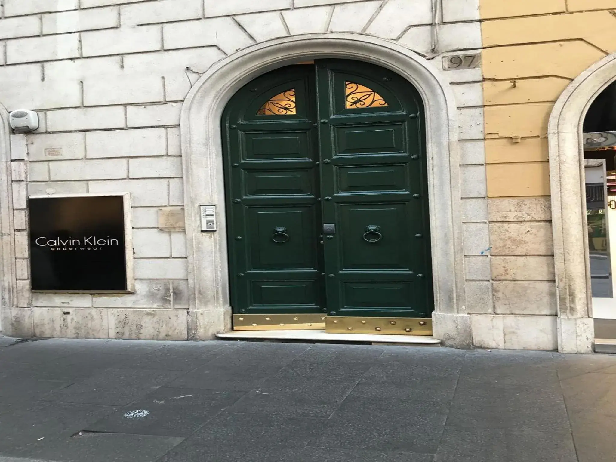 Property building, Facade/Entrance in Condotti Apartment