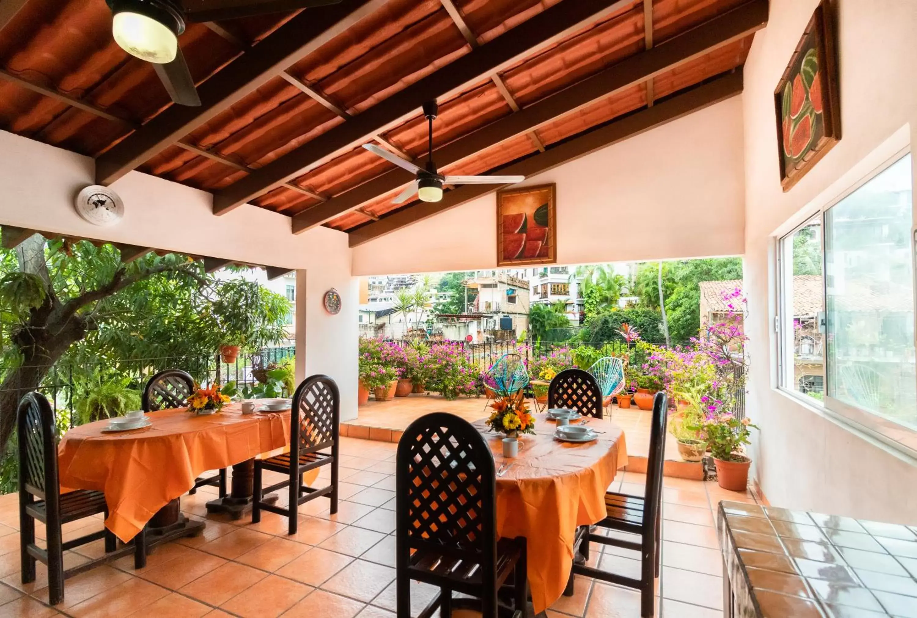 Communal kitchen, Restaurant/Places to Eat in Hotel Posada De Roger