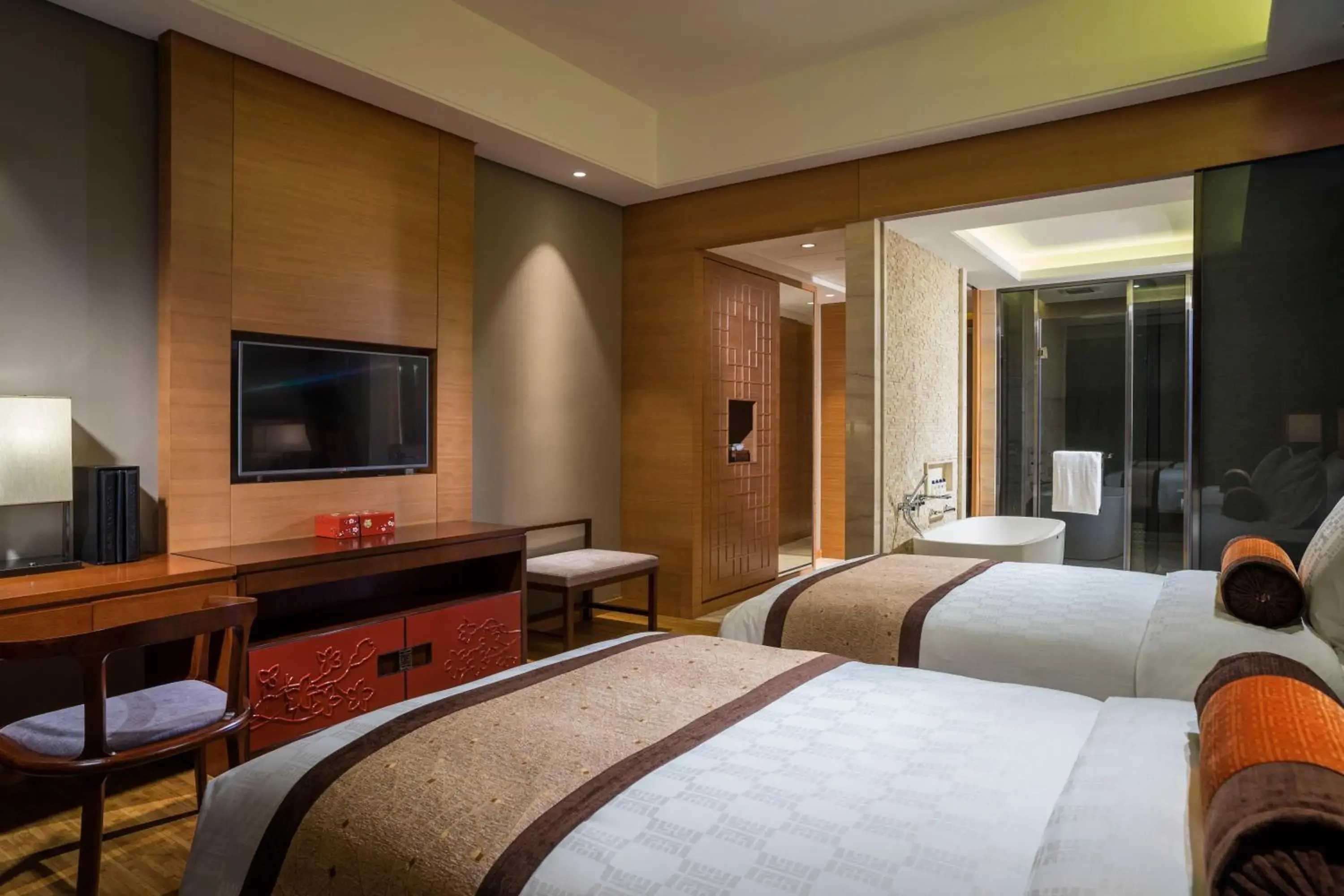 Photo of the whole room, Bed in HUALUXE Yangjiang City Center, an IHG Hotel