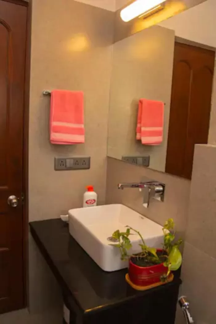 Bathroom in J's Nest