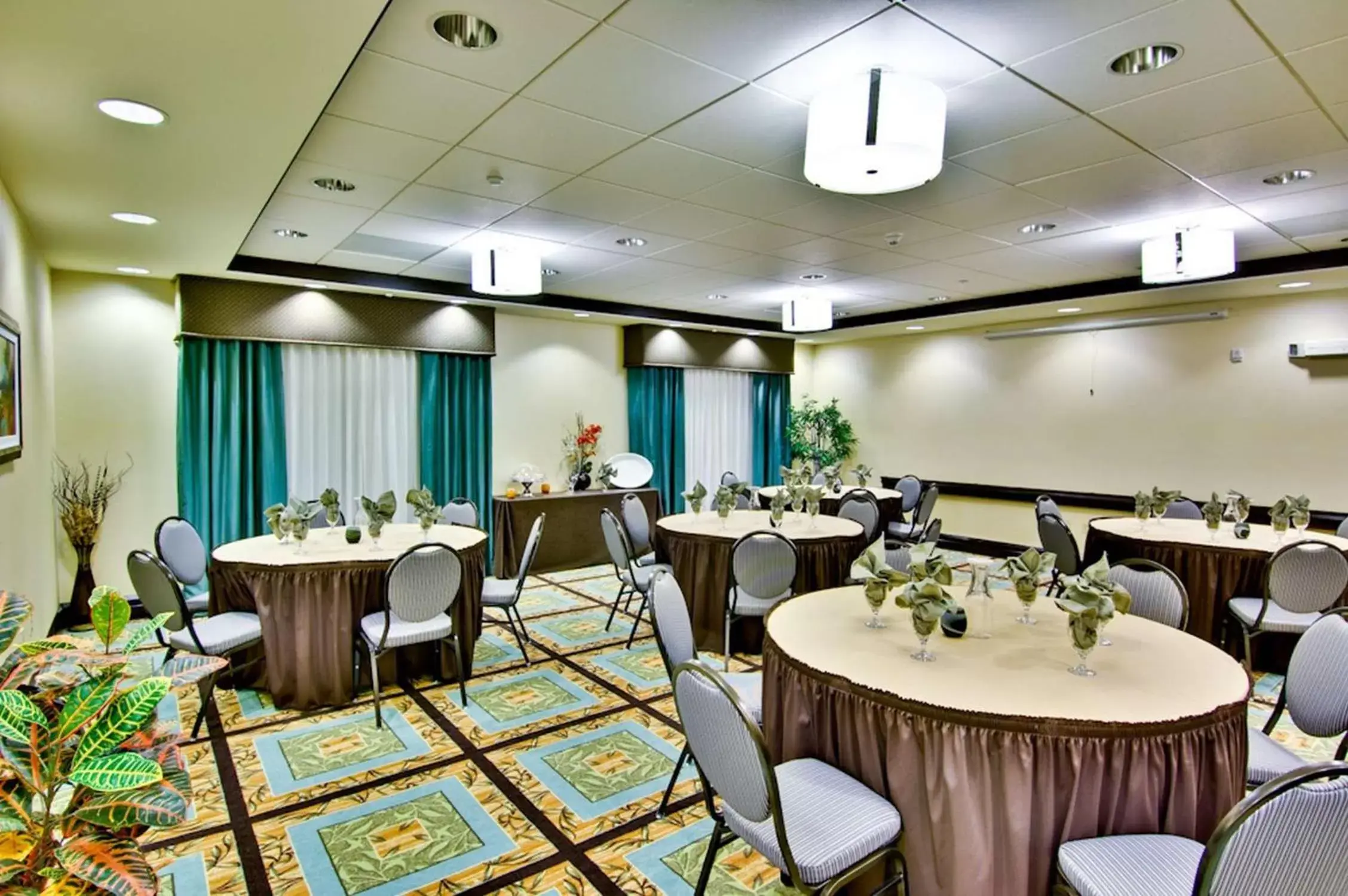 Meeting/conference room in Hampton Inn & Suites Moreno Valley