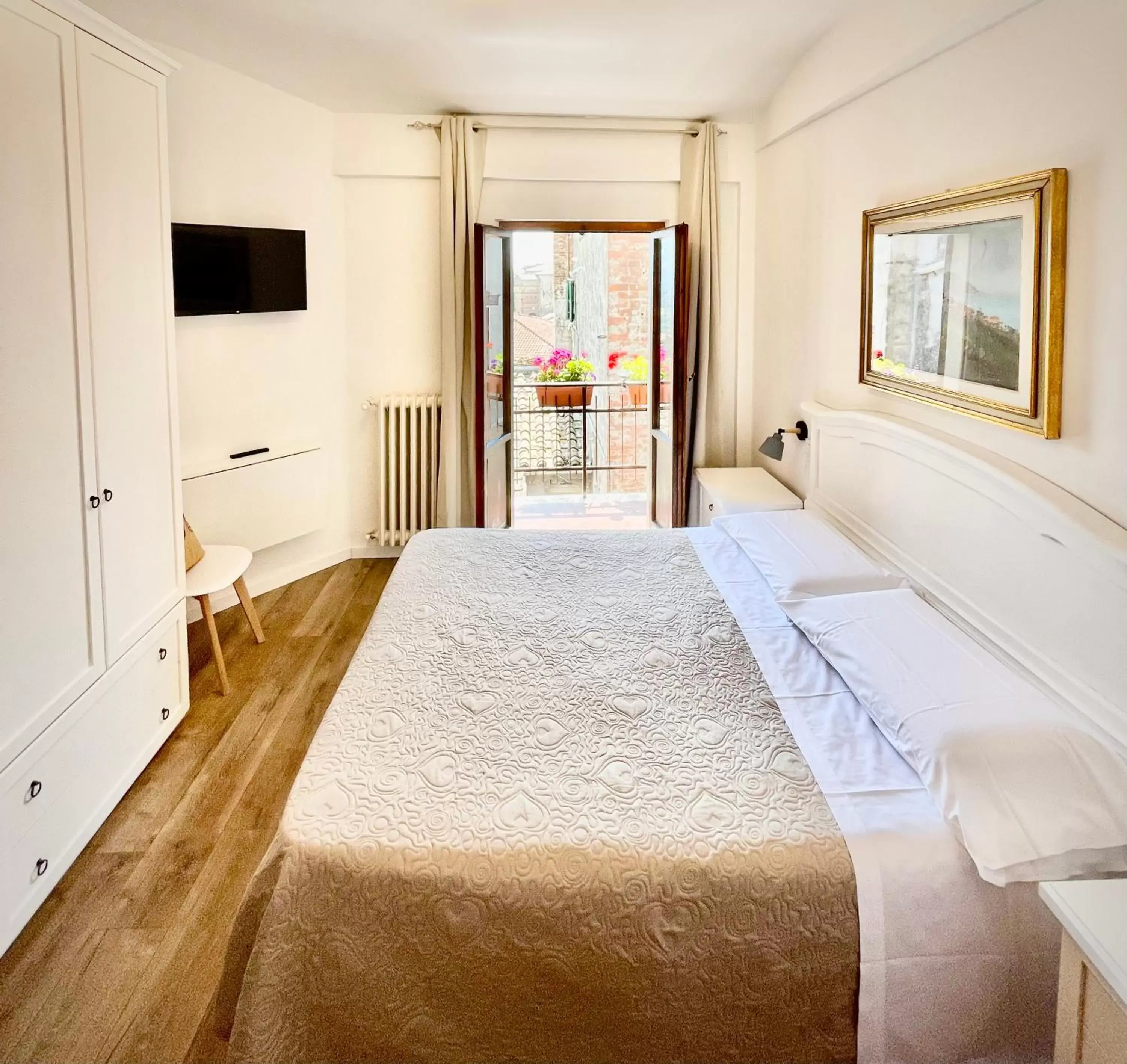 Twin Room in Hotel S. Ercolano Twin Room in Hotel S. Ercolano