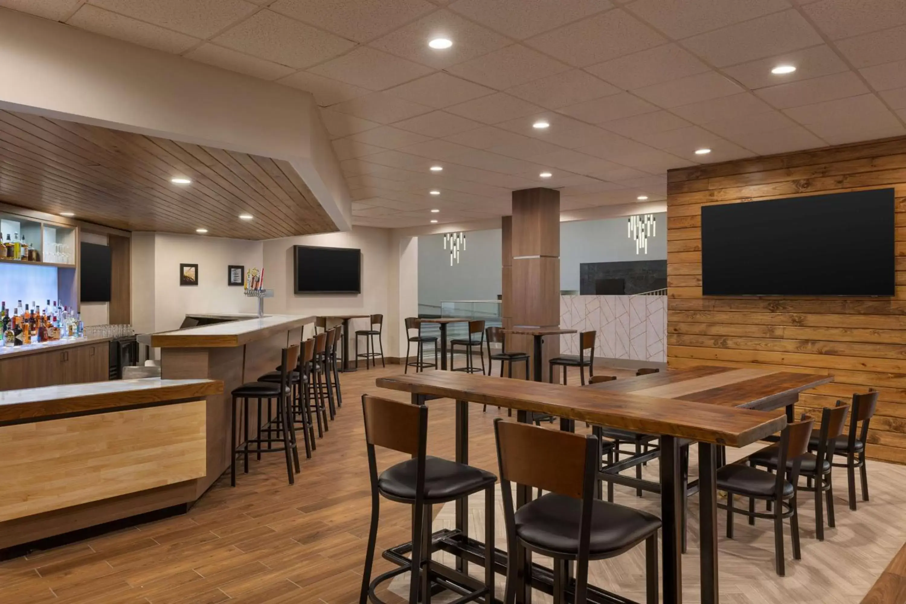 Restaurant/places to eat, Lounge/Bar in Doubletree By Hilton Fort Worth South
