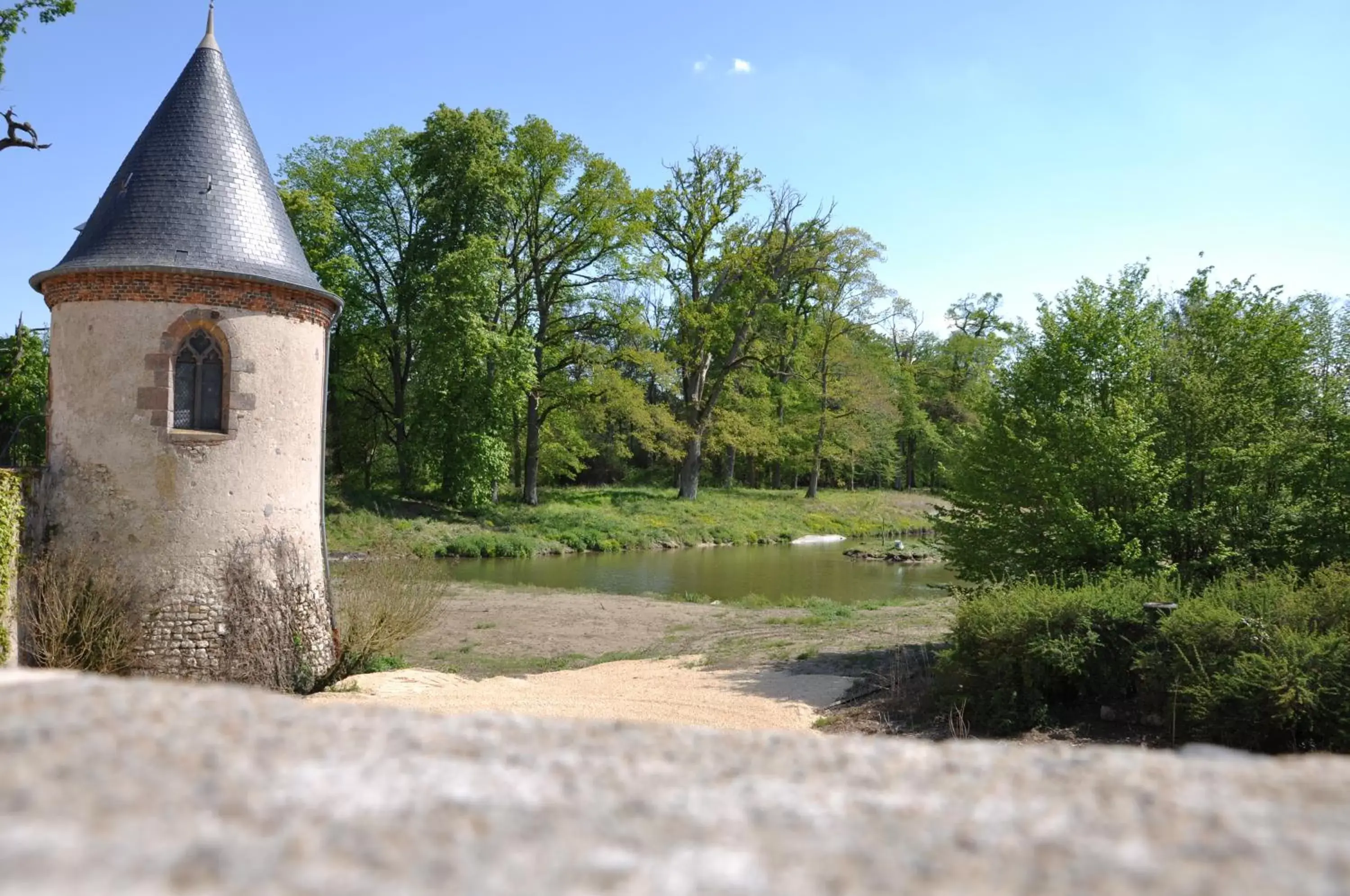 Nearby landmark in Château Origny