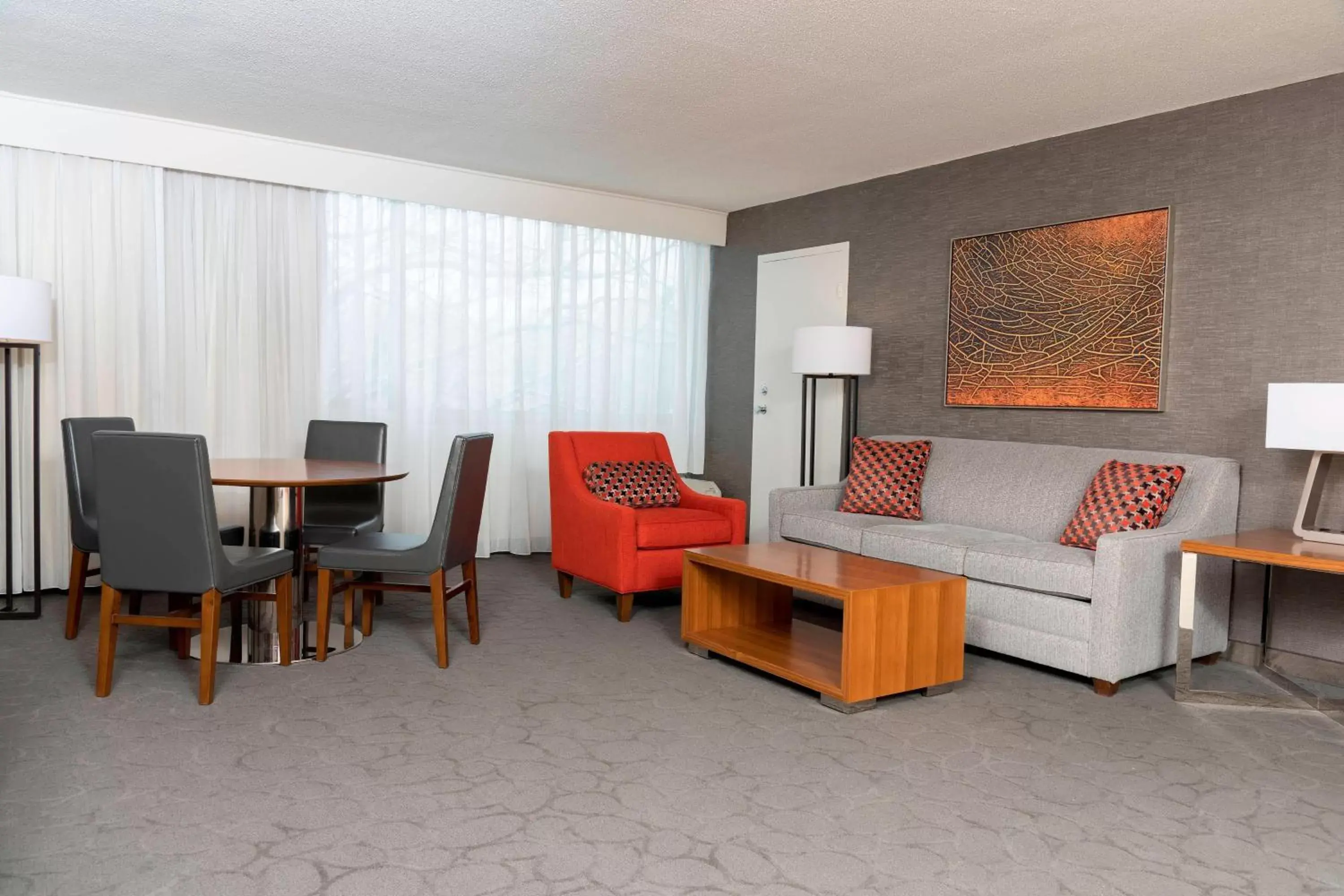 Living room in Delta Hotels by Marriott Grand Rapids Airport