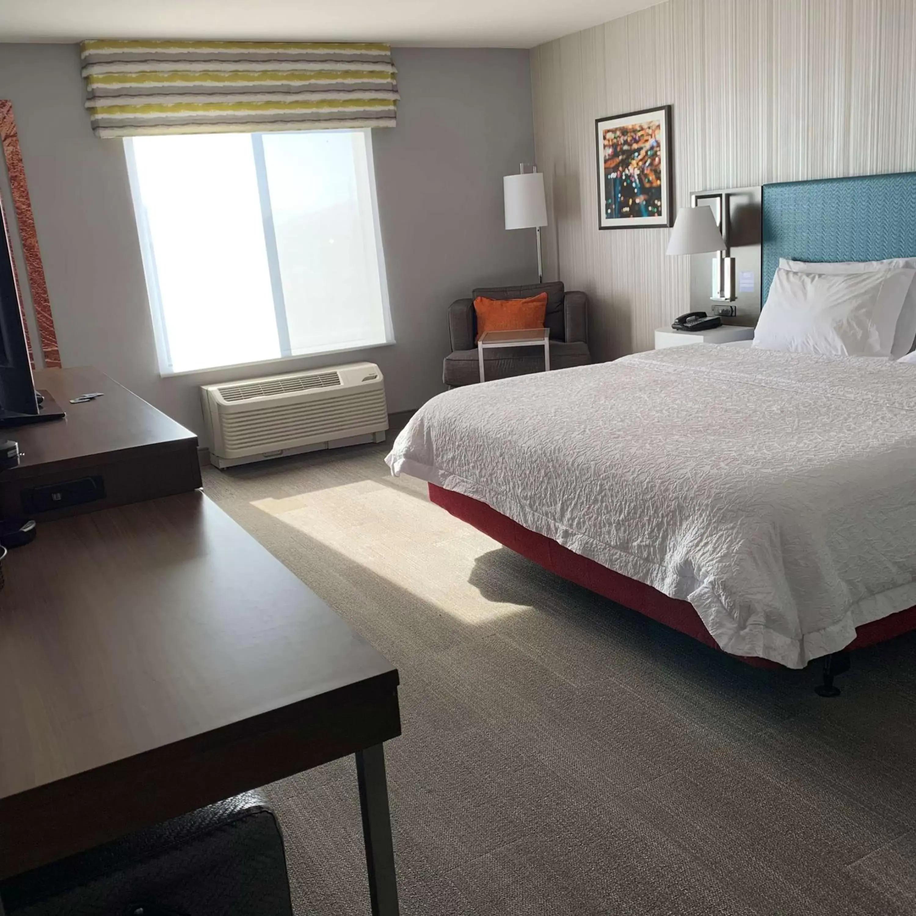 Photo of the whole room, Bed in Hampton Inn & Suites Carson City