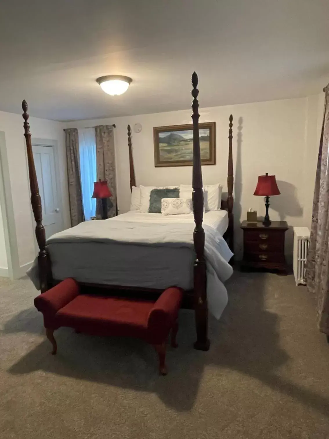 Bed in Arlington Inn & Spa
