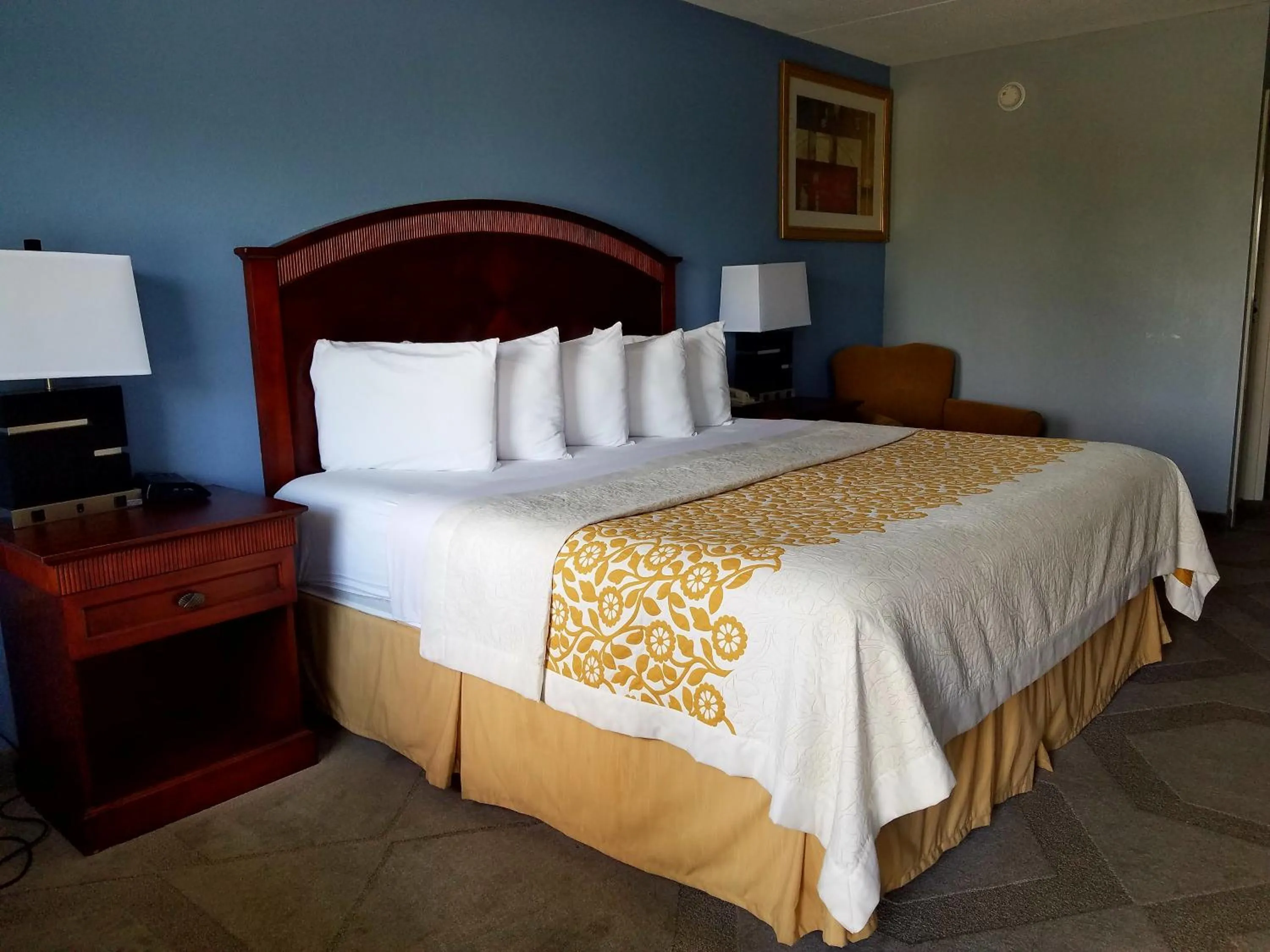 Bedroom, Bed in Days Inn by Wyndham Richmond