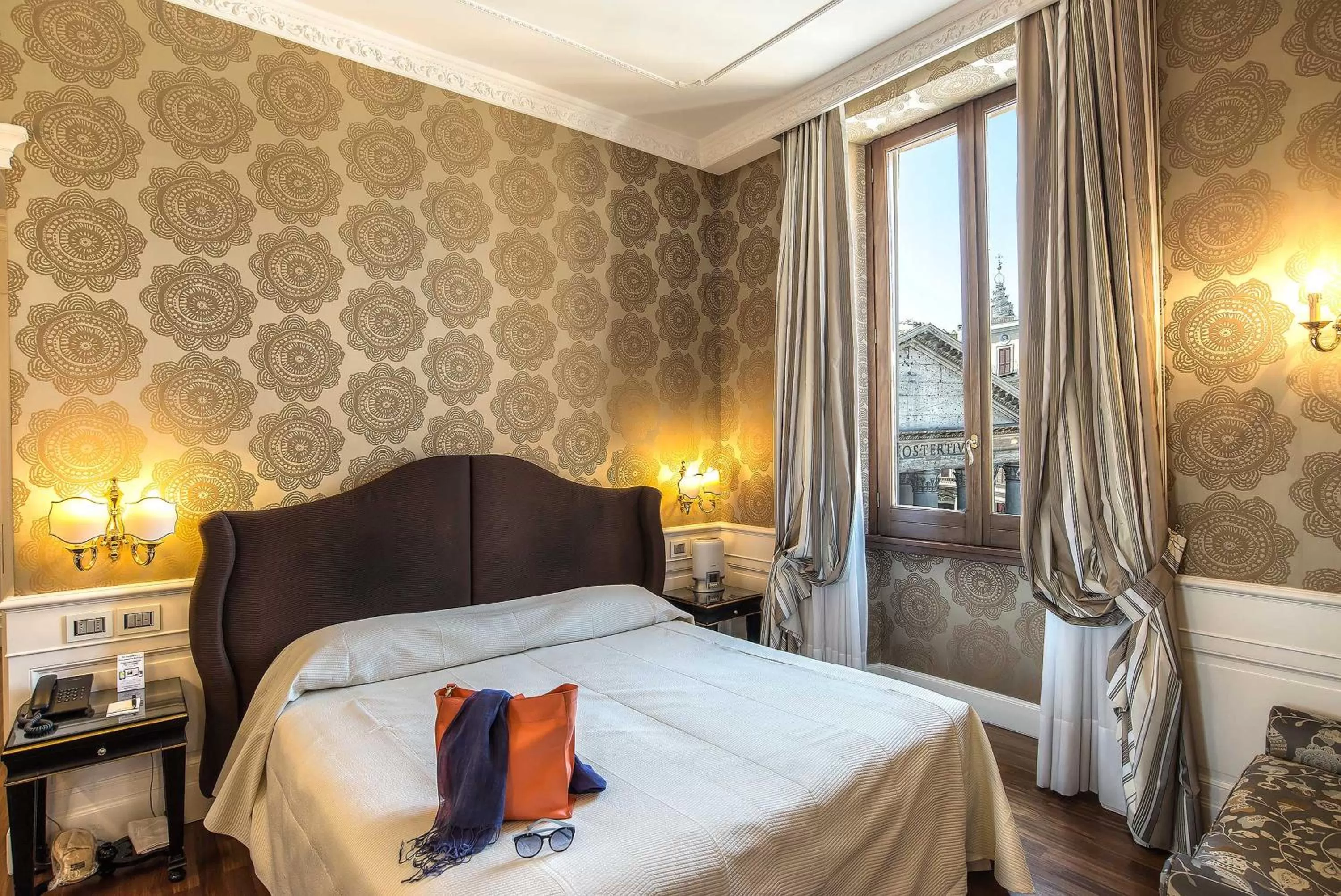 Bedroom, Bed in Albergo del Senato