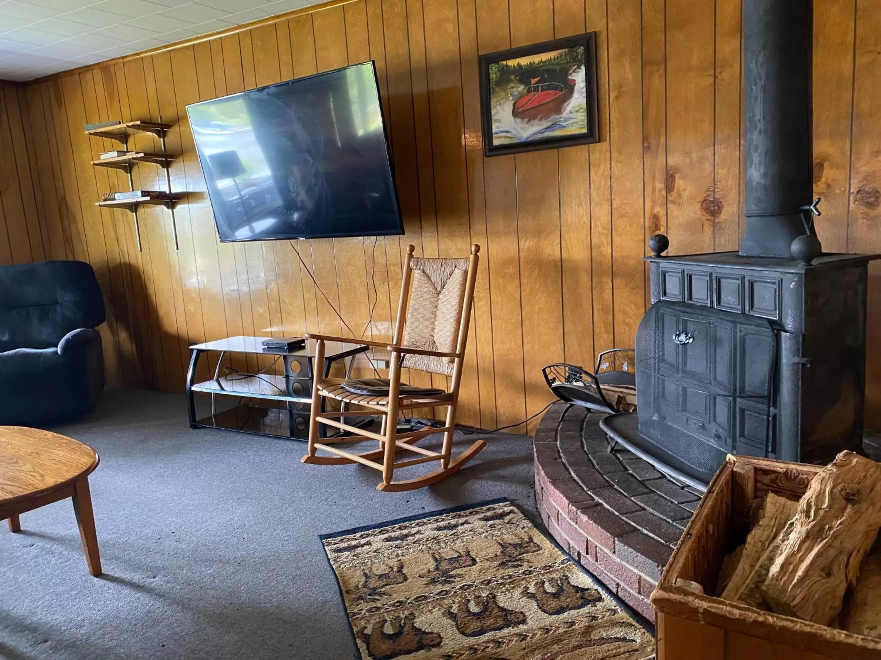 TV and multimedia, TV/Entertainment Center in Rangeley Town & Lake