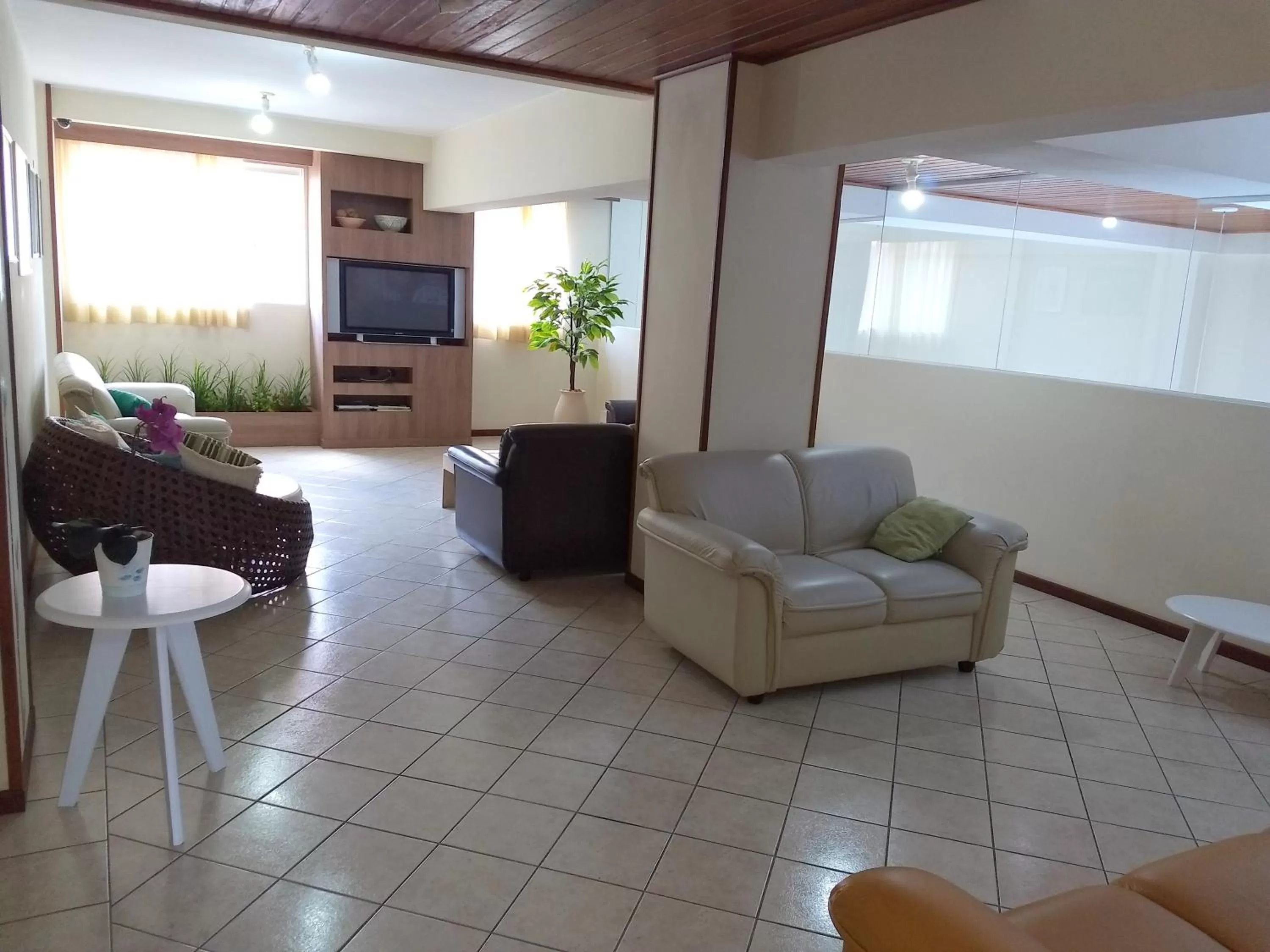 Communal lounge/ TV room in Ilhamar Canas Hotel