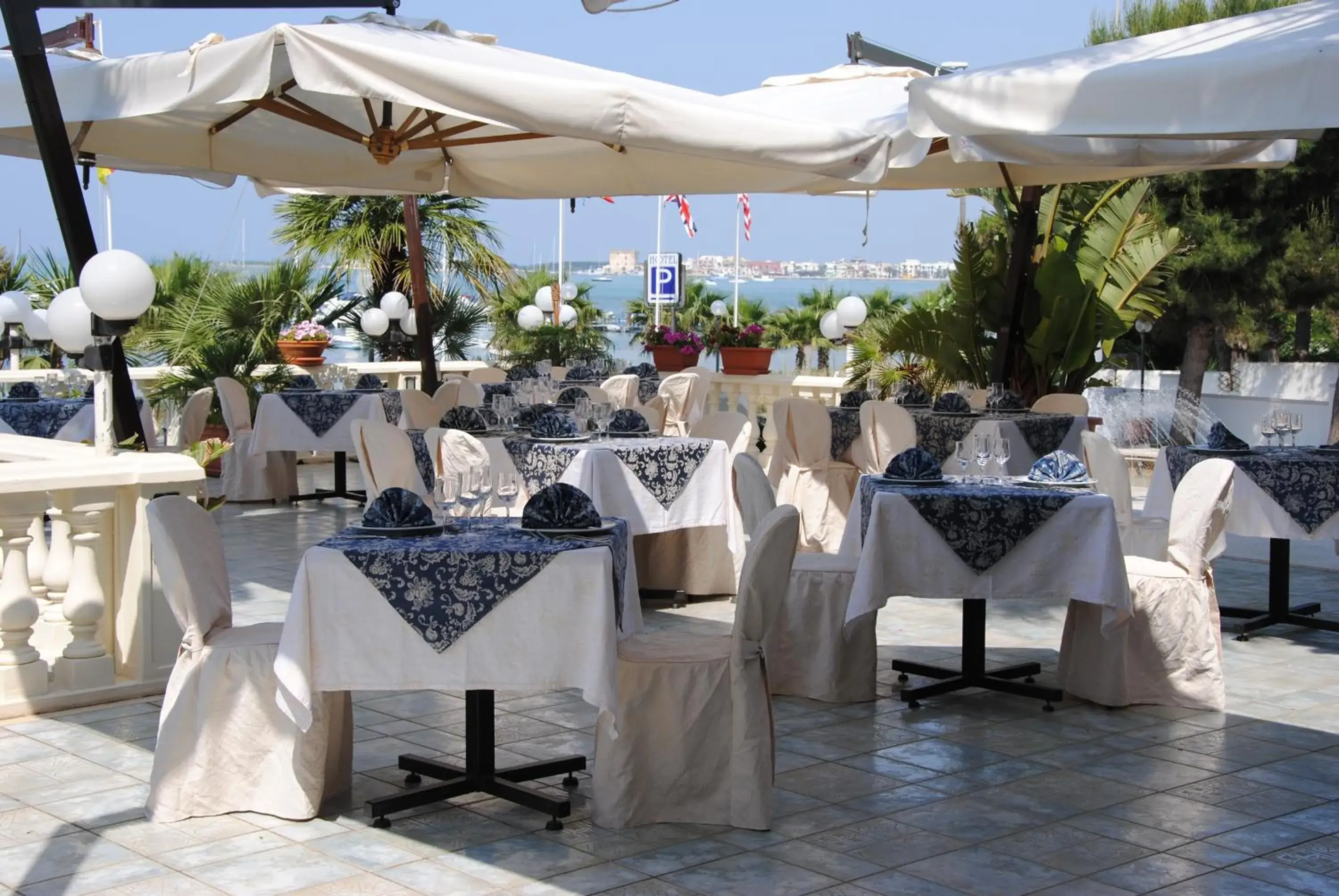 Balcony/Terrace, Banquet Facilities in Hotel Mediterraneo