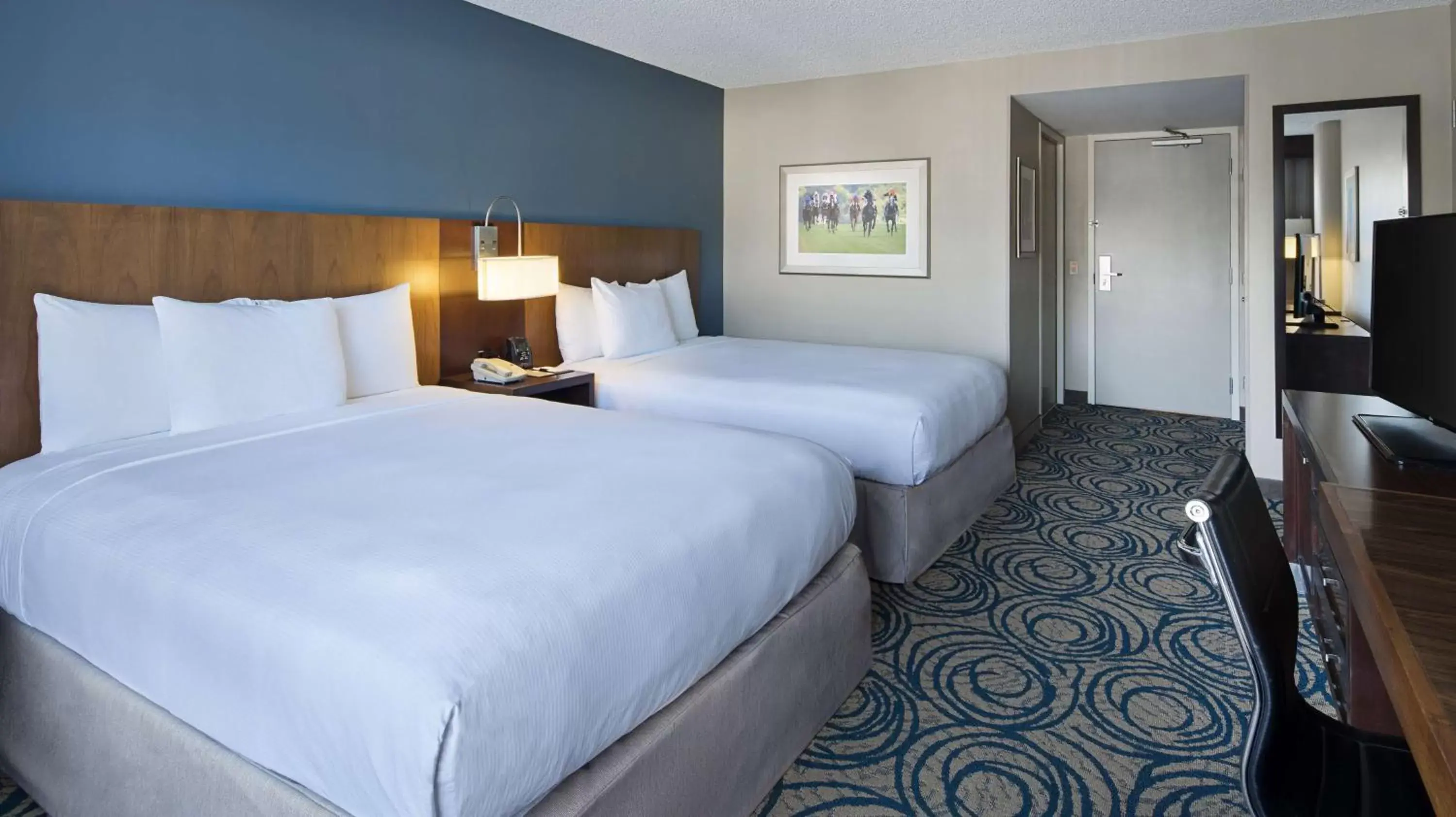 Bedroom, Bed in DoubleTree by Hilton San Diego Del Mar