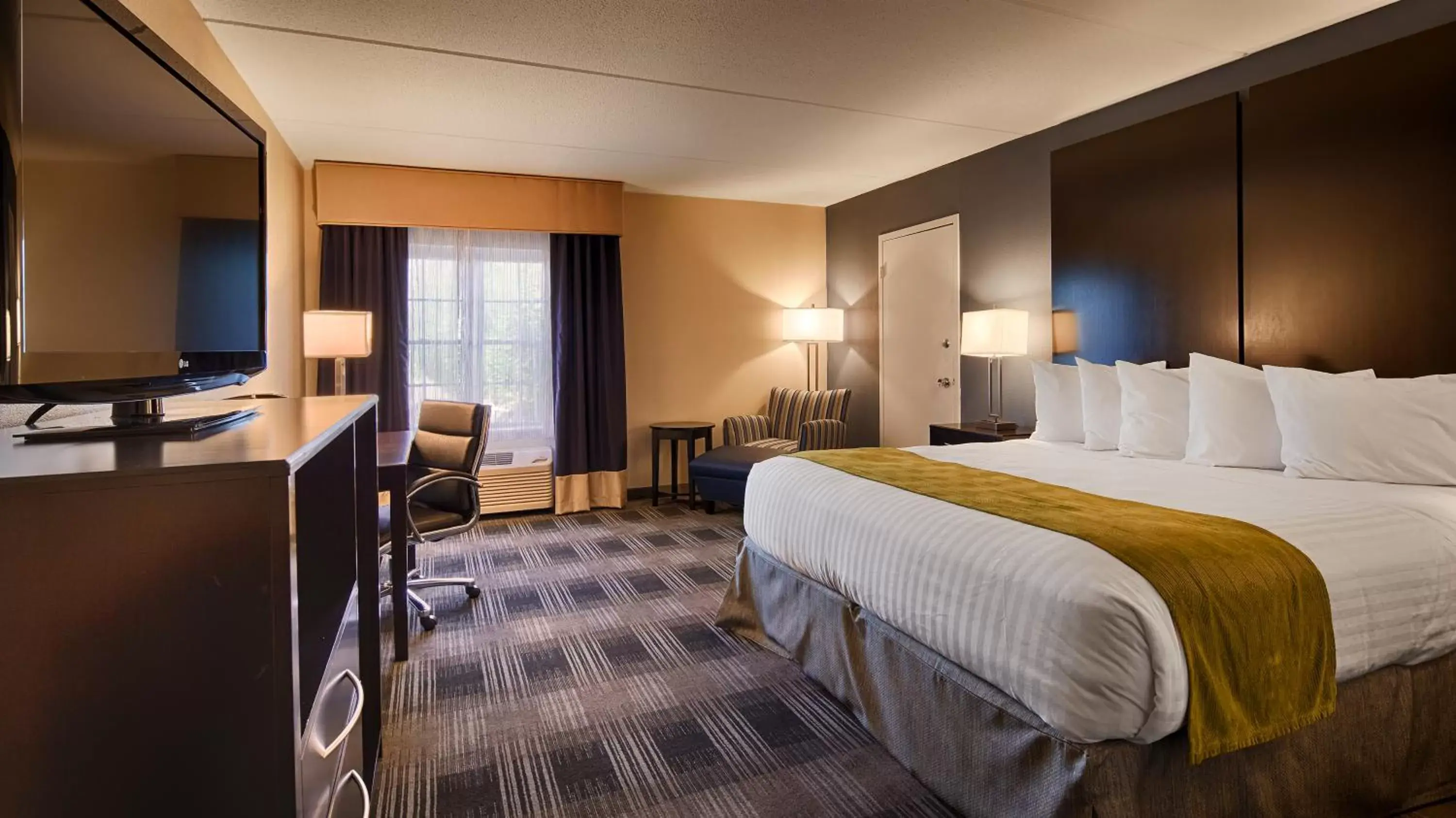 Bedroom in Best Western Hartford Hotel and Suites