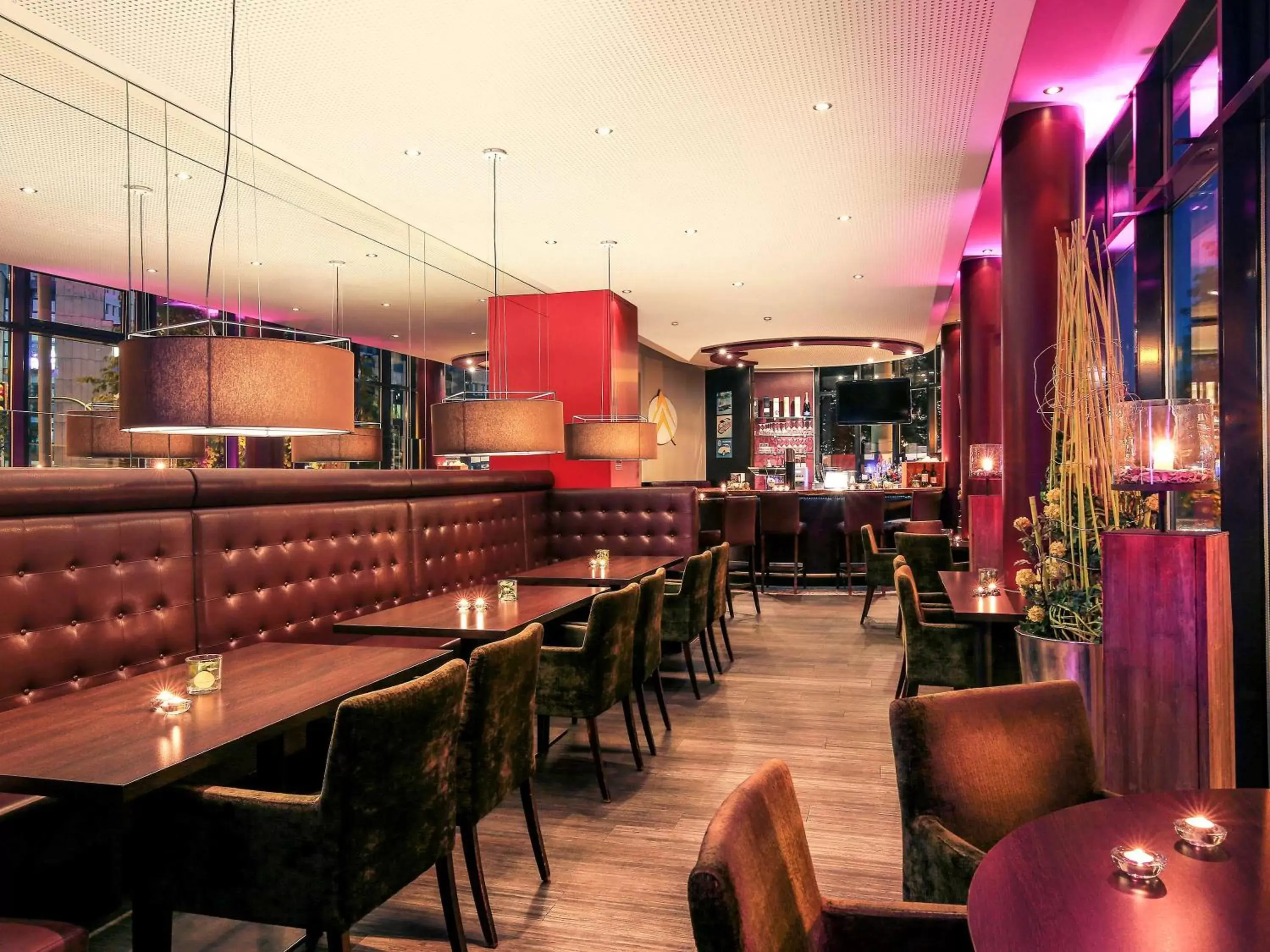 Lounge or bar, Restaurant/Places to Eat in Mercure Hotel Plaza Essen