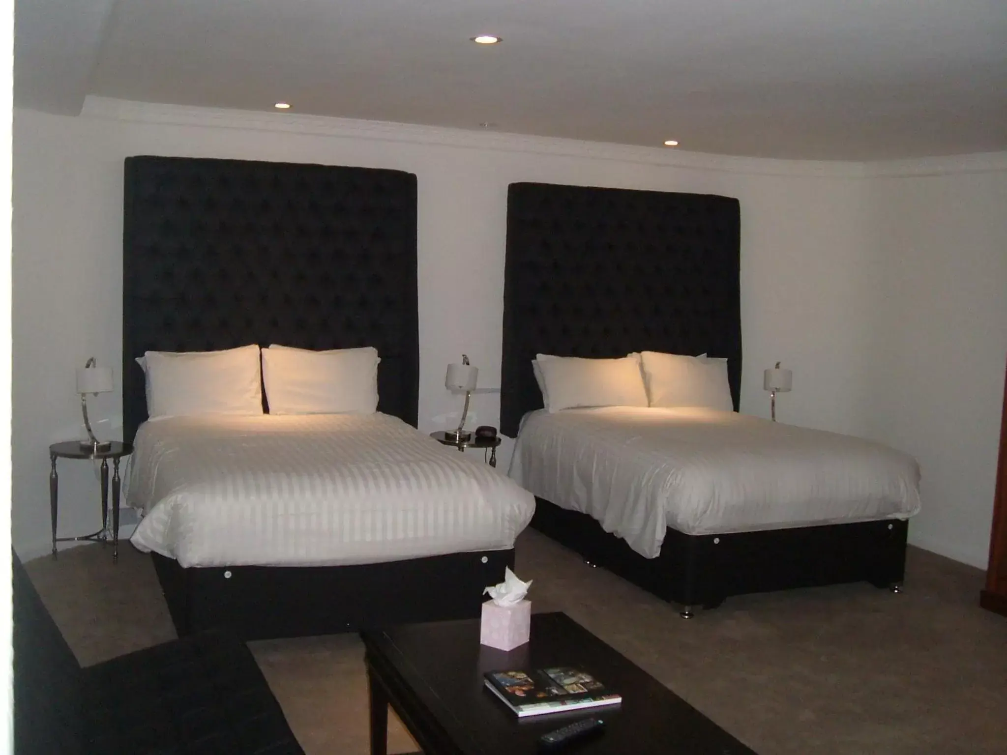 Bed in Barons Court Hotel Walsall