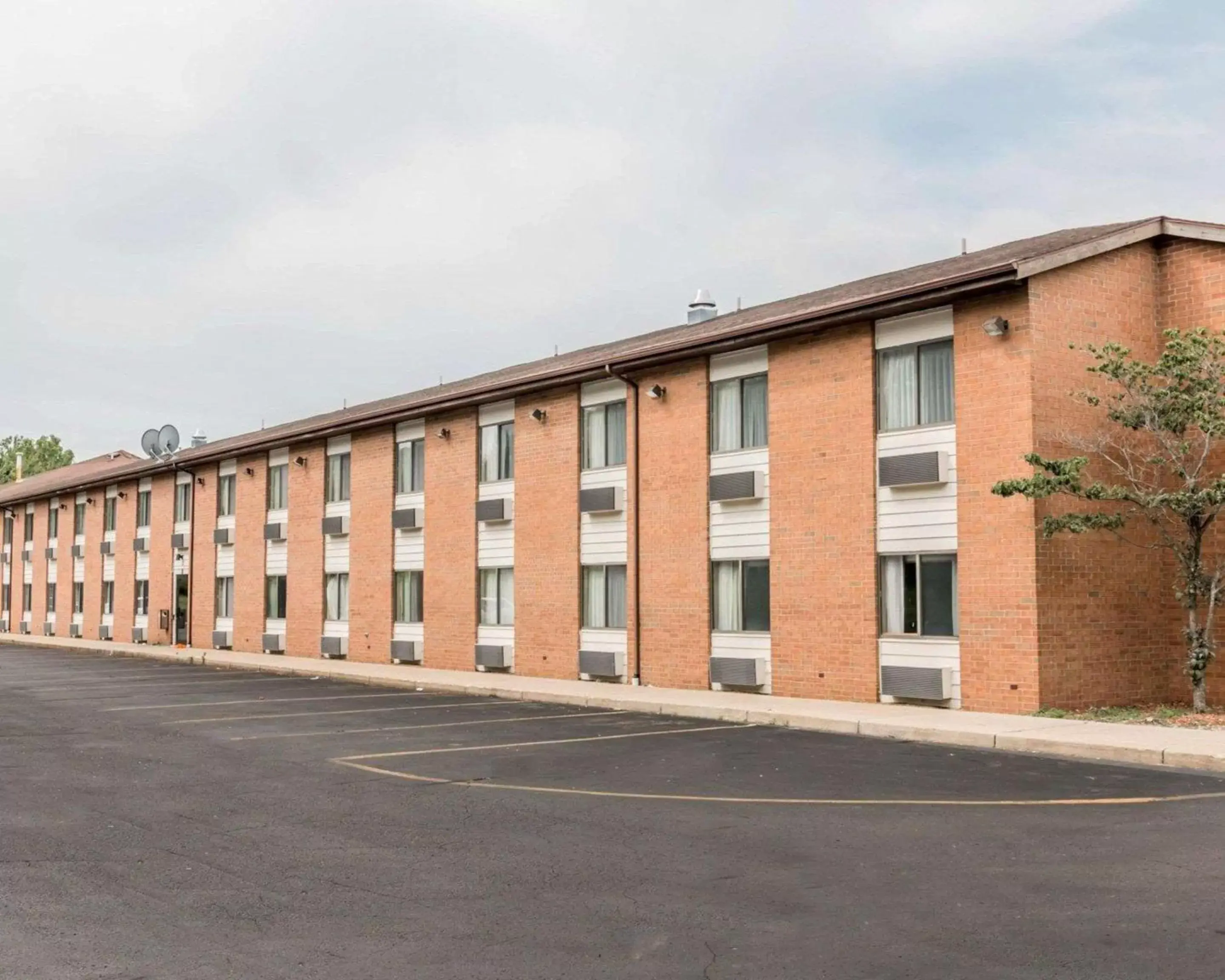 Property Building in Quality Inn Grand Rapids North