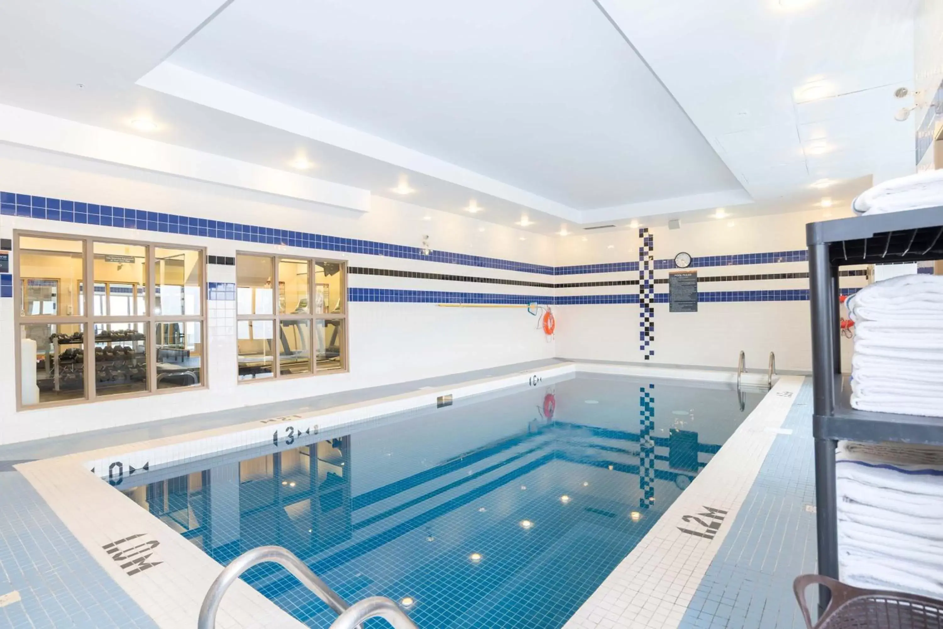 Swimming Pool in Sandman Signature Calgary Airport Hotel