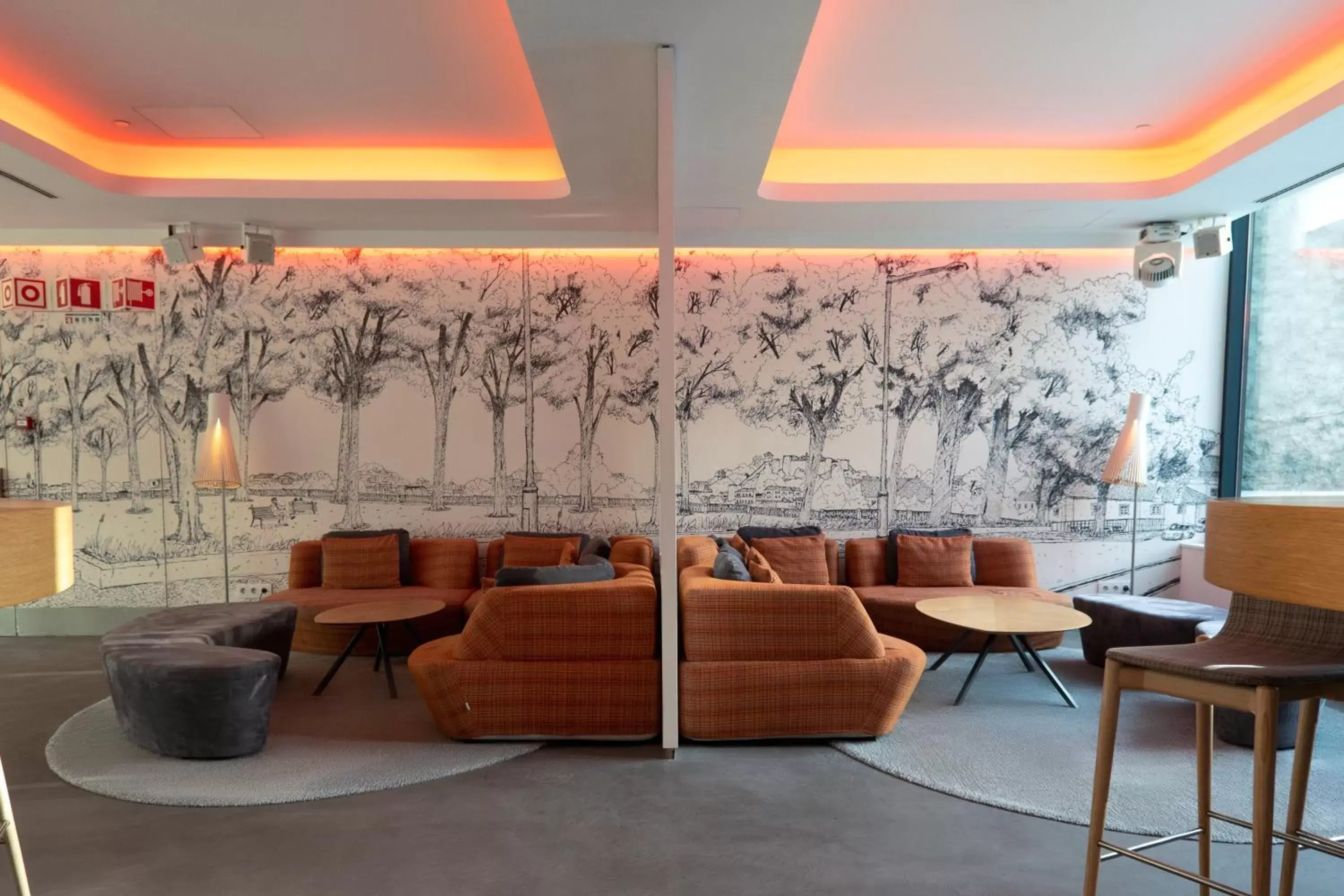 Lounge or bar, Lobby/Reception in EVOLUTION Lisboa Hotel
