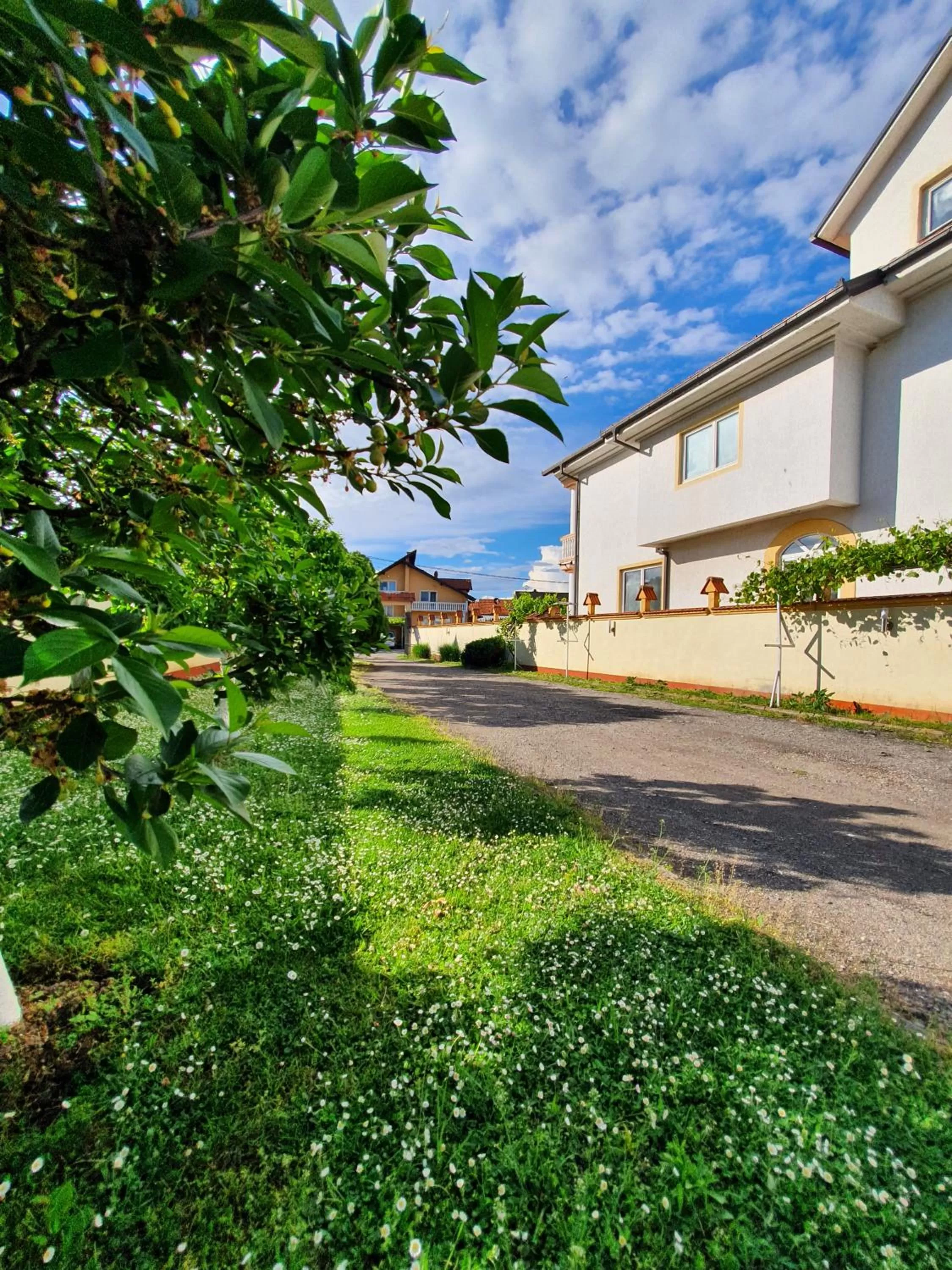 Property building in Motel Zoka