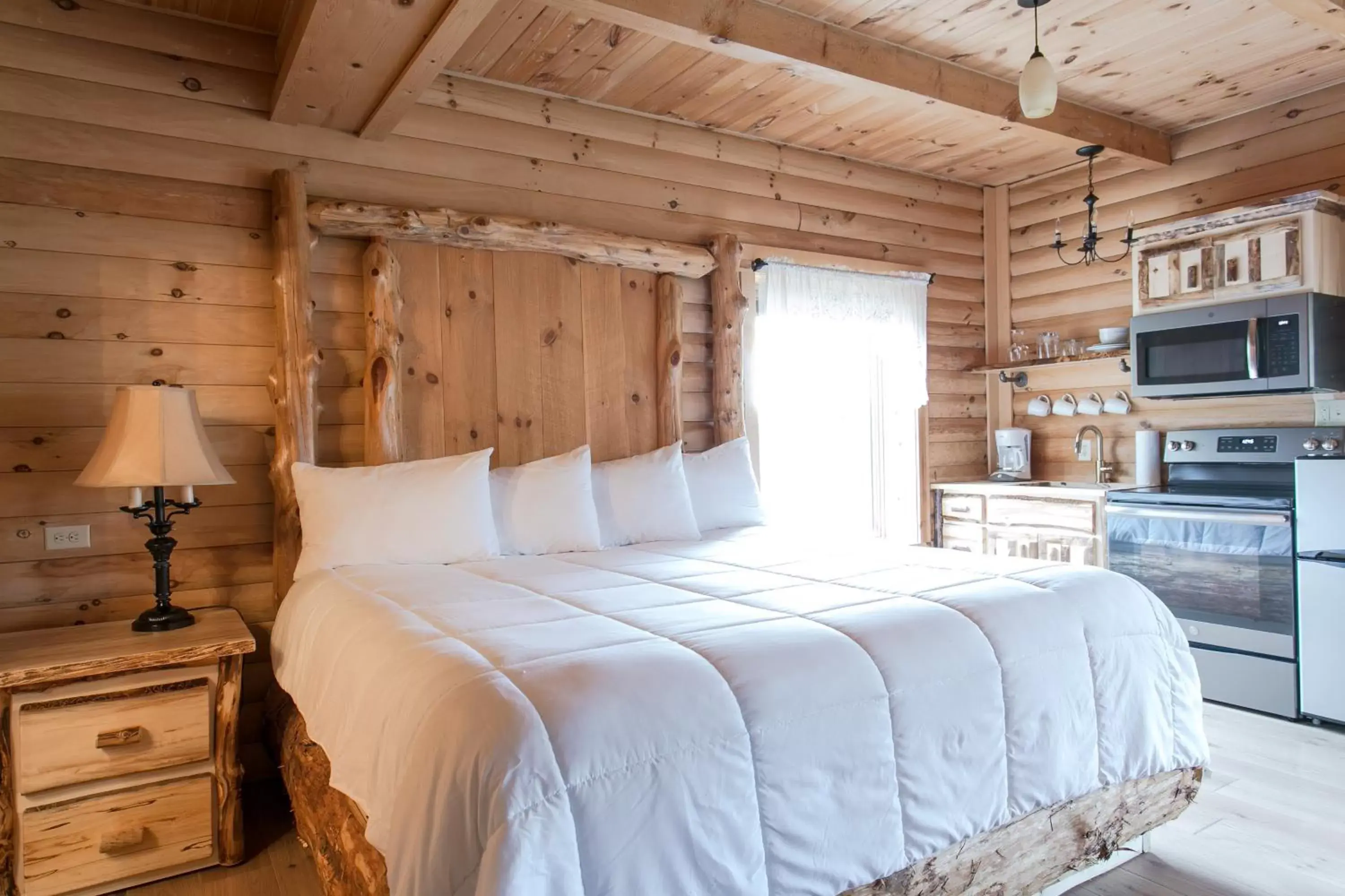 Bed in Coblentz Country Lodge by Amish Country Lodging