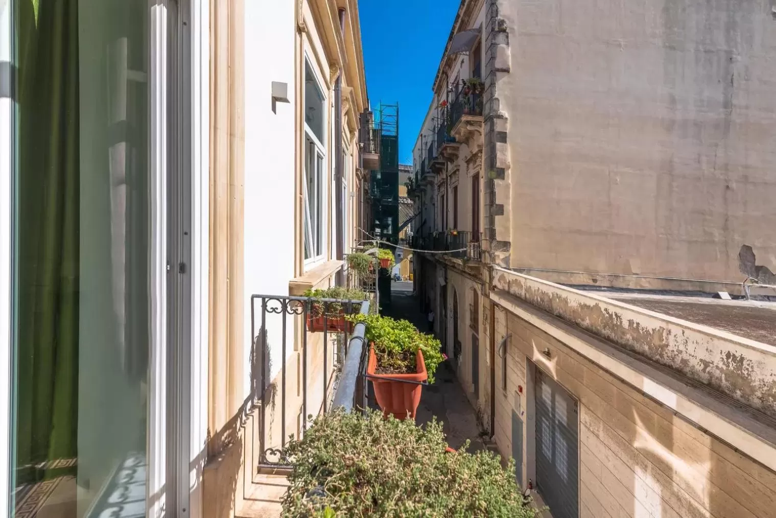 Property building in A'Storia