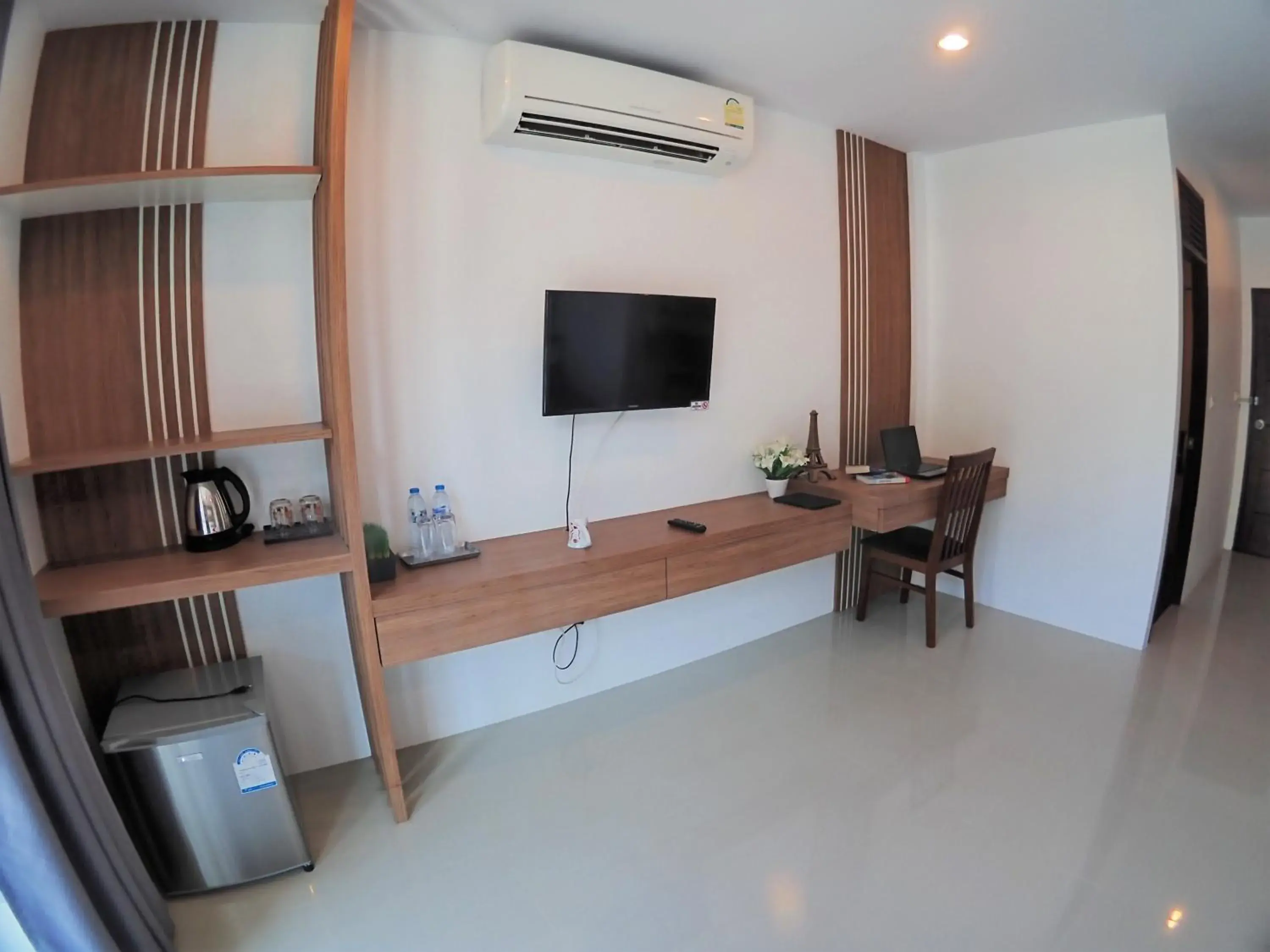 TV/Entertainment Center in Pop-in Aonang