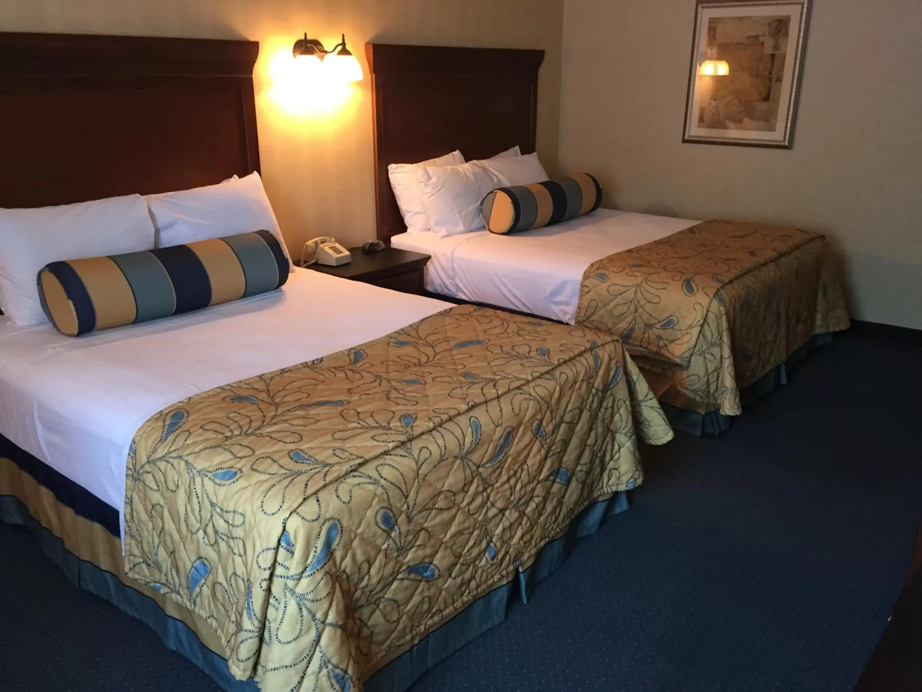 Bed in The Boardwalk Inn