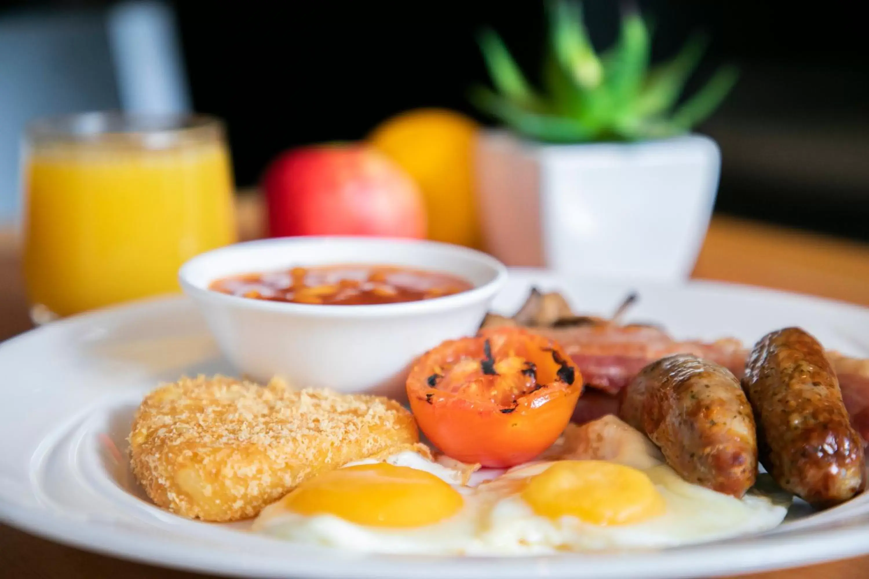 Breakfast in Holiday Inn Cardiff City, an IHG Hotel