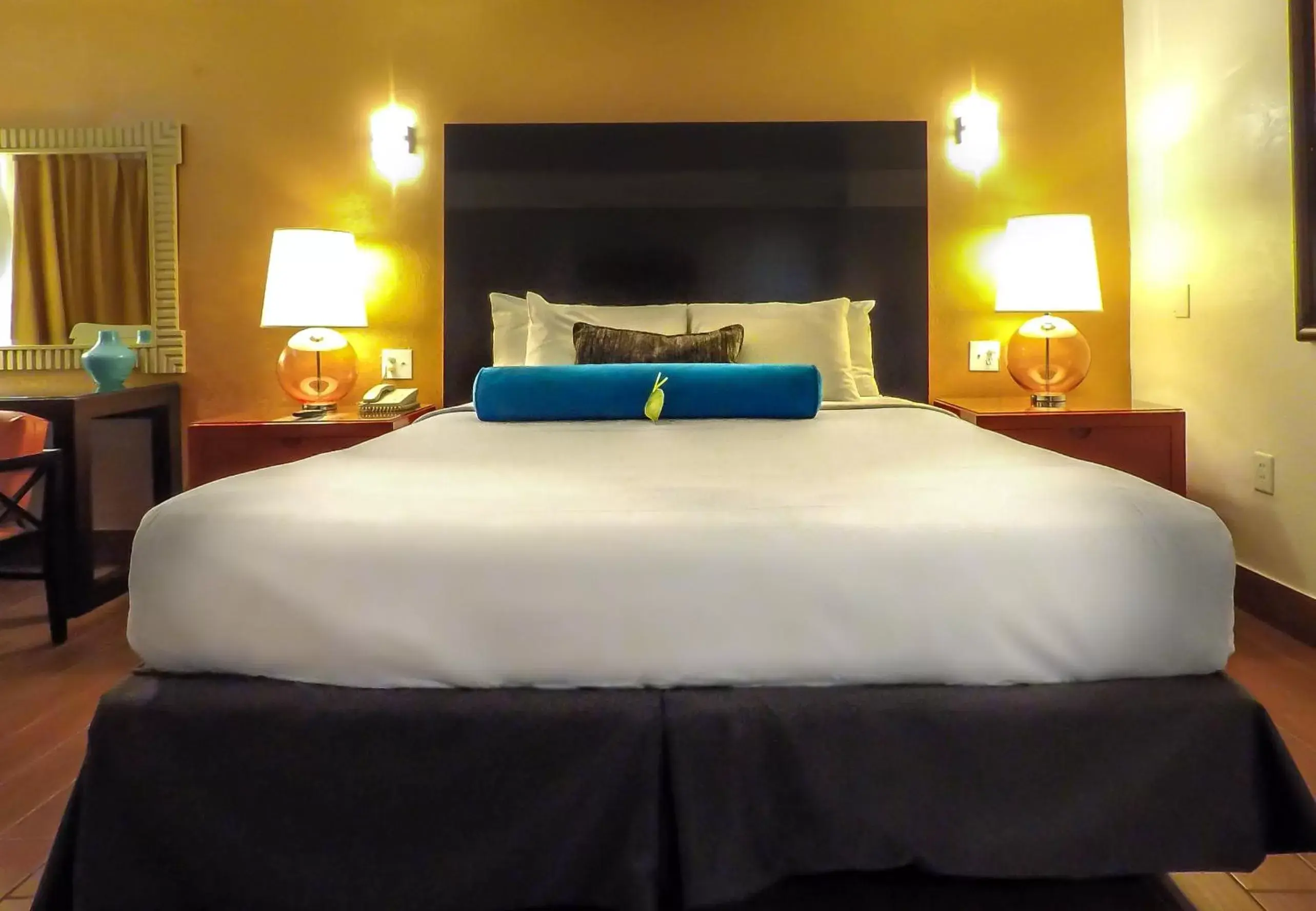 Photo of the whole room, Bed in Adara Palm Springs Photo of the whole room, Bed in Adara Palm Springs